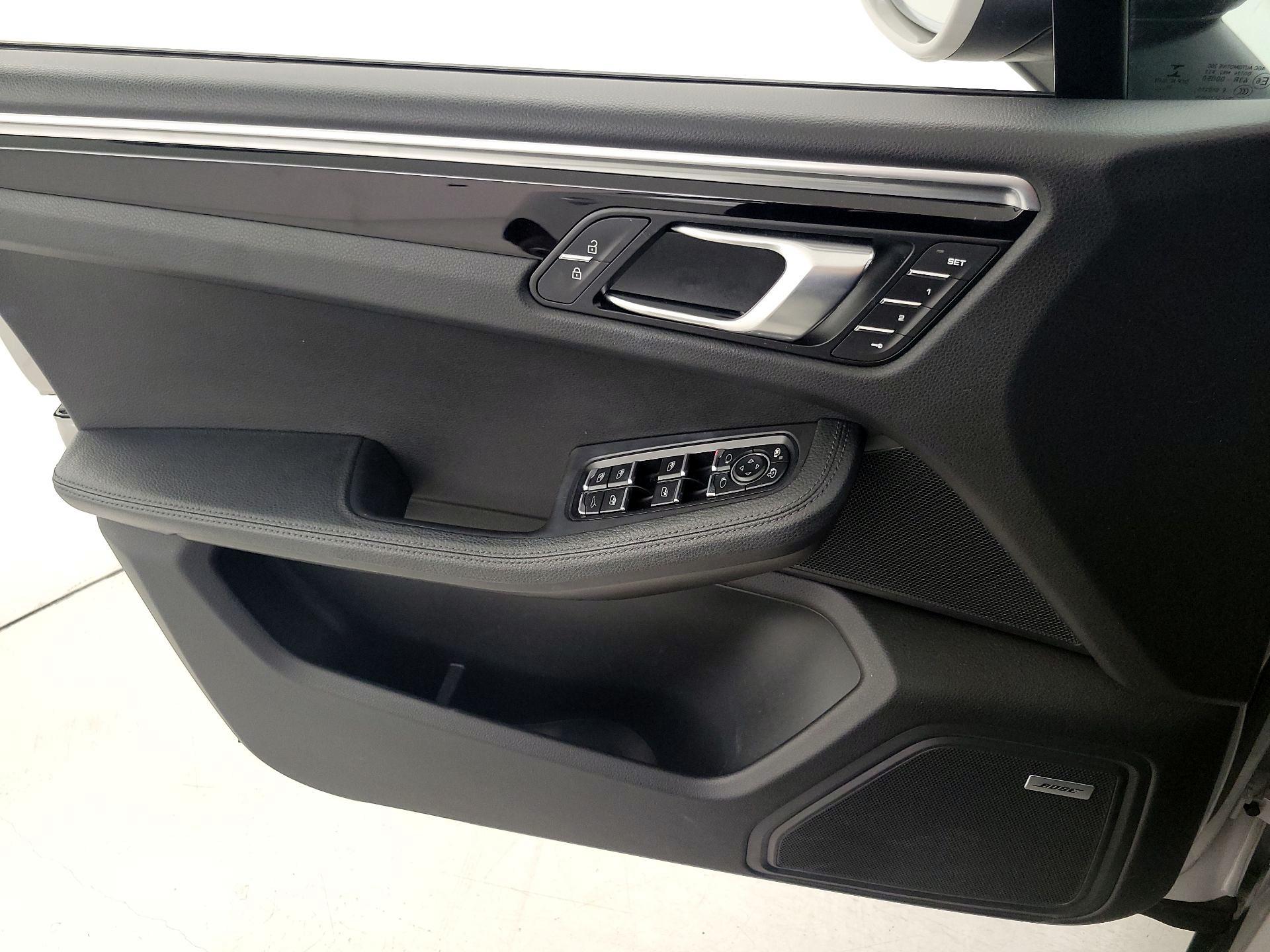 Thumbnail: 2021 Porsche Macan - 12