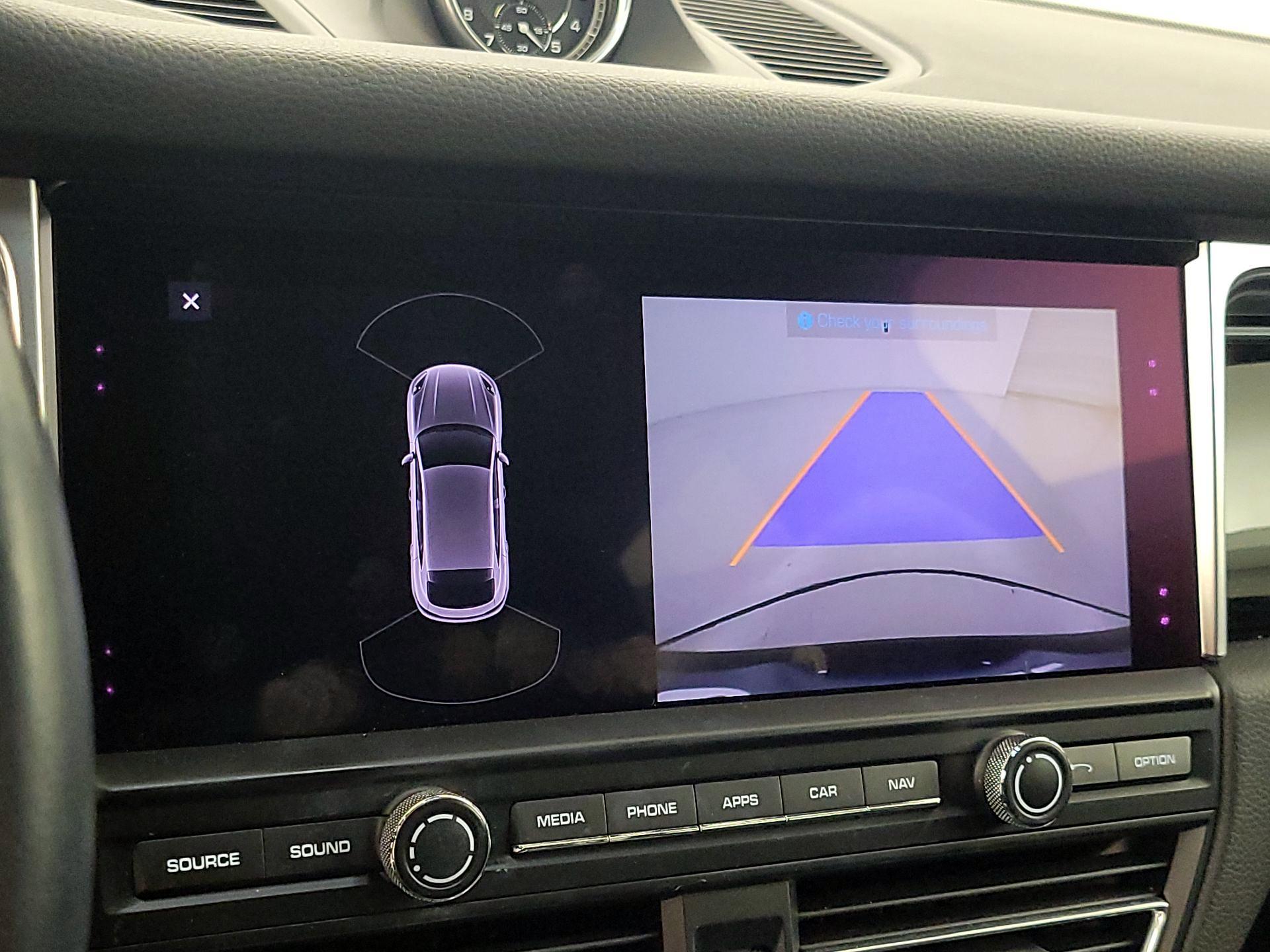 Thumbnail: 2021 Porsche Macan - 15