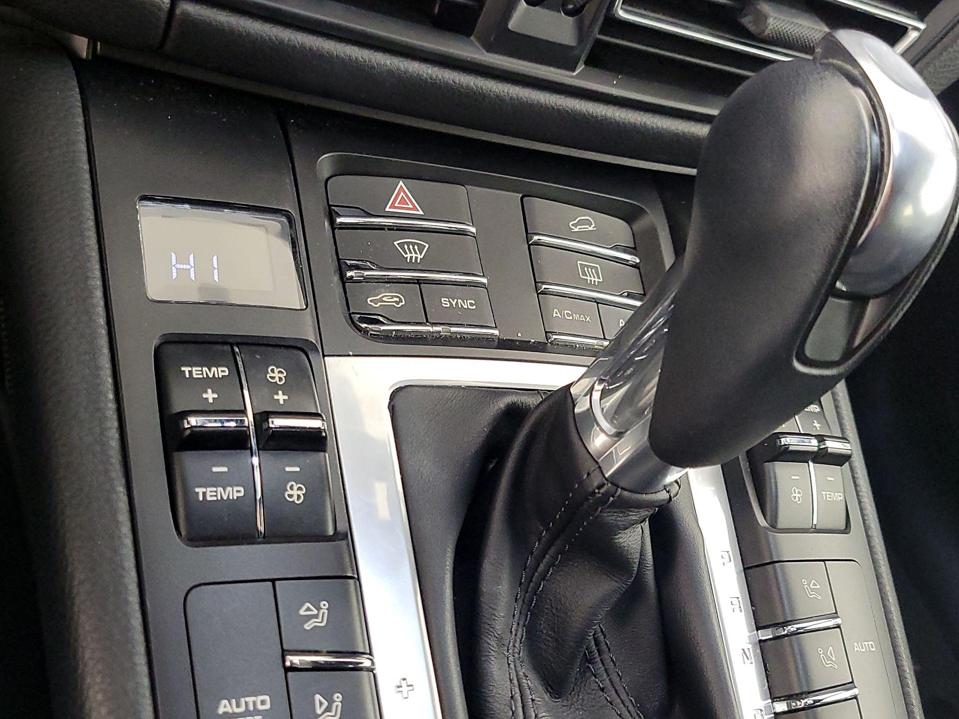 Thumbnail: 2021 Porsche Macan - 17