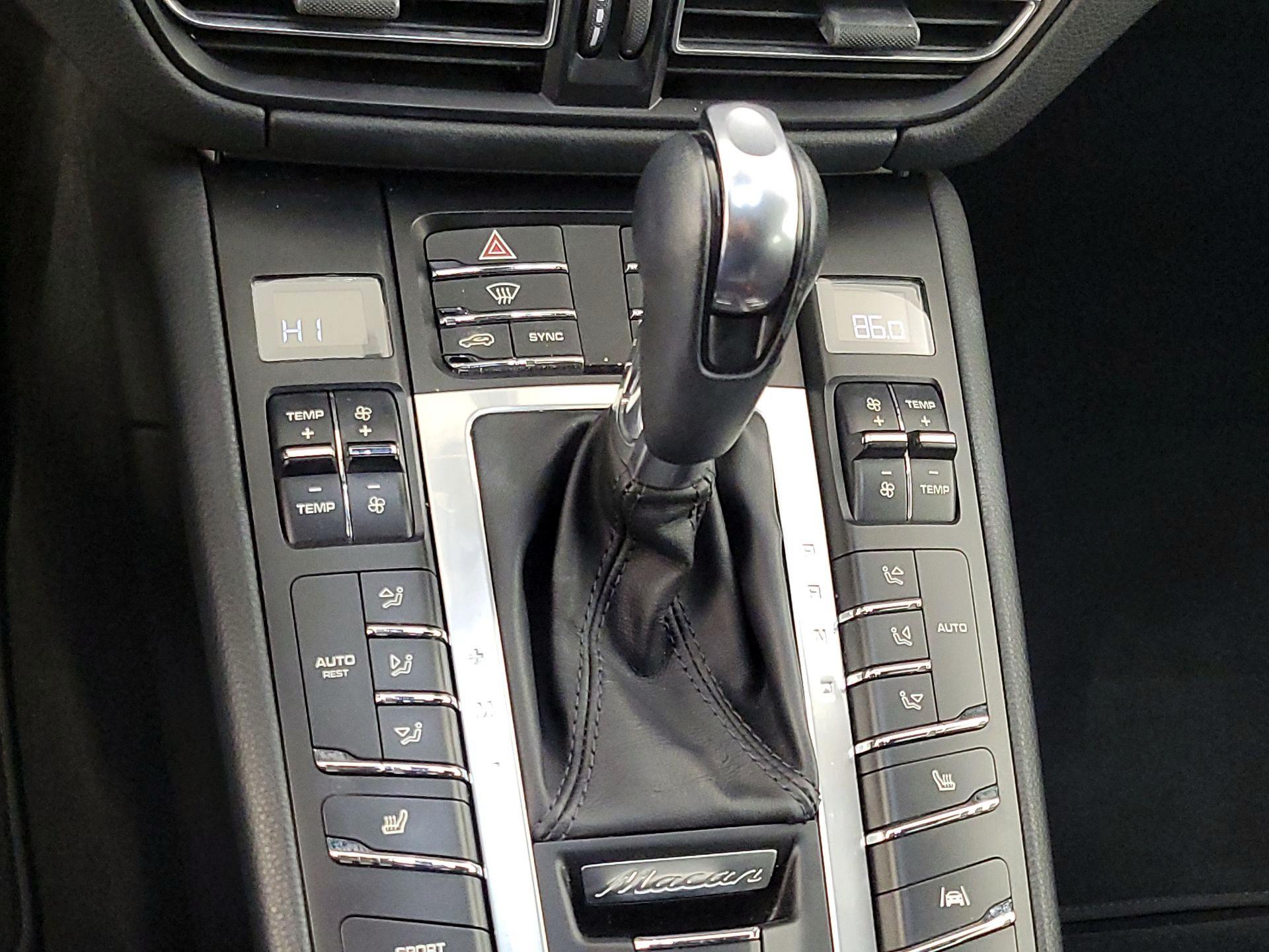 Thumbnail: 2021 Porsche Macan - 18