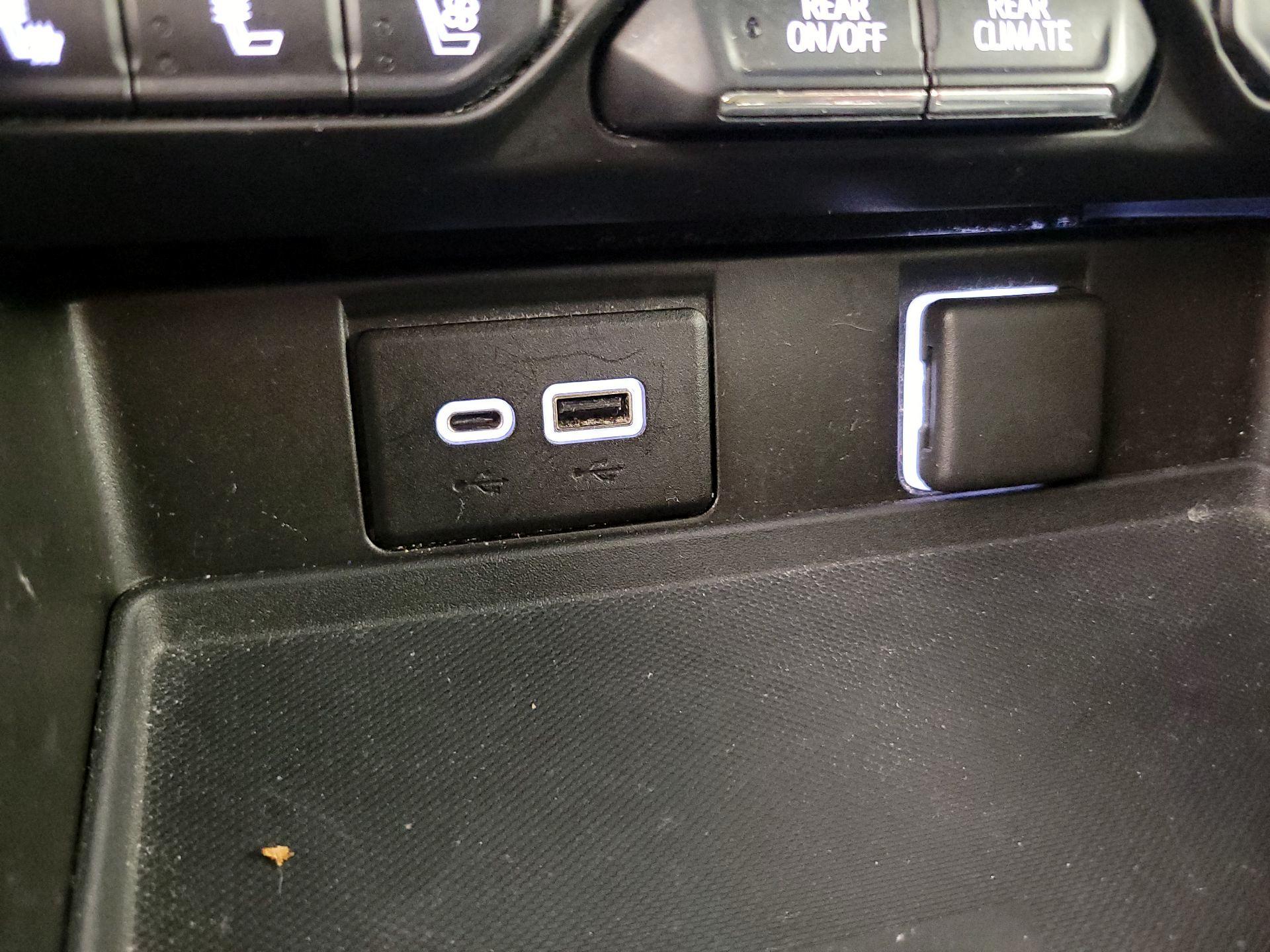 Thumbnail: 2022 Chevrolet Suburban - 18