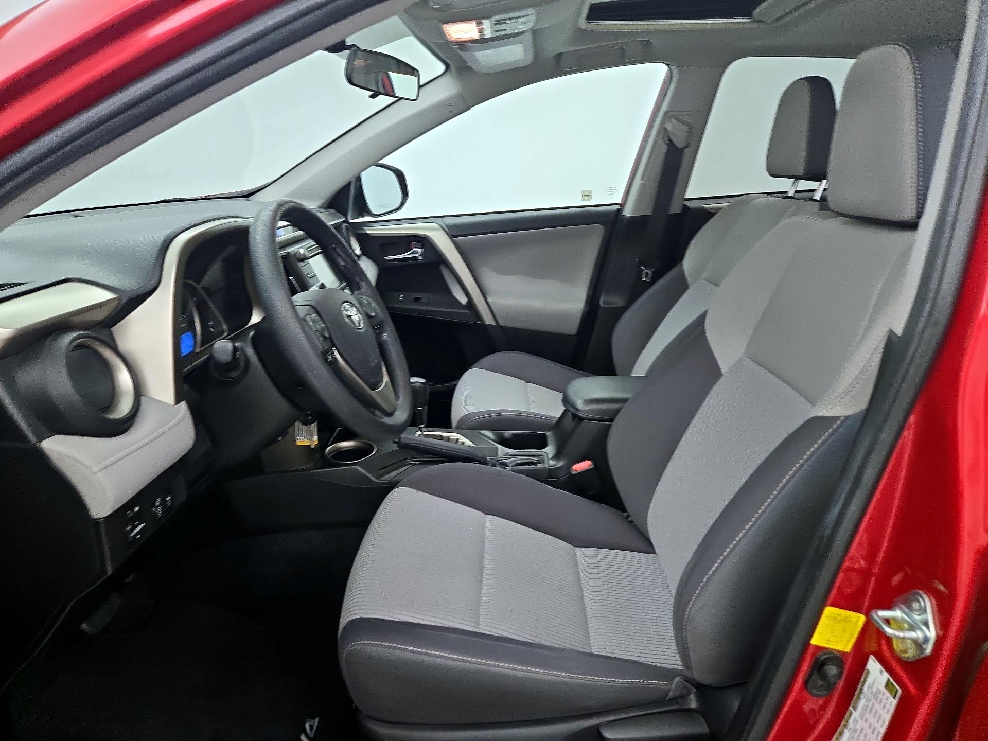 Thumbnail: 2015 Toyota RAV4 - 11