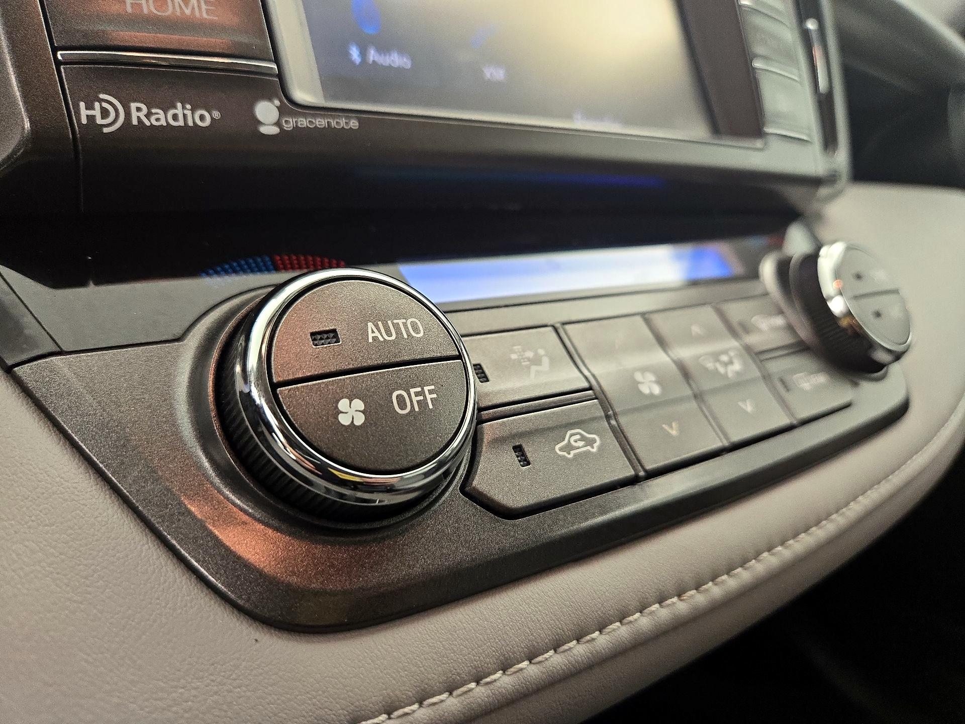 Thumbnail: 2015 Toyota RAV4 - 16