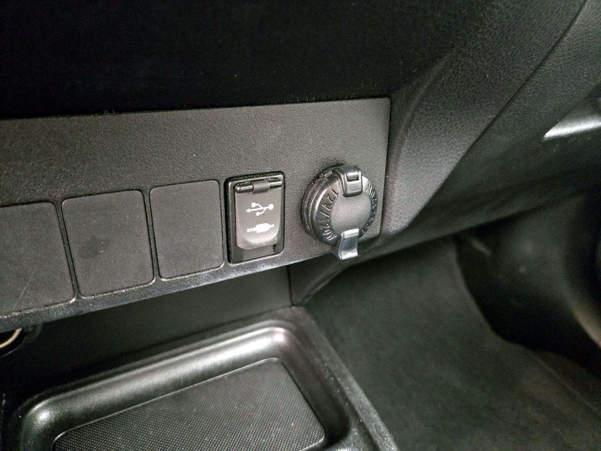 Thumbnail: 2015 Toyota RAV4 - 18