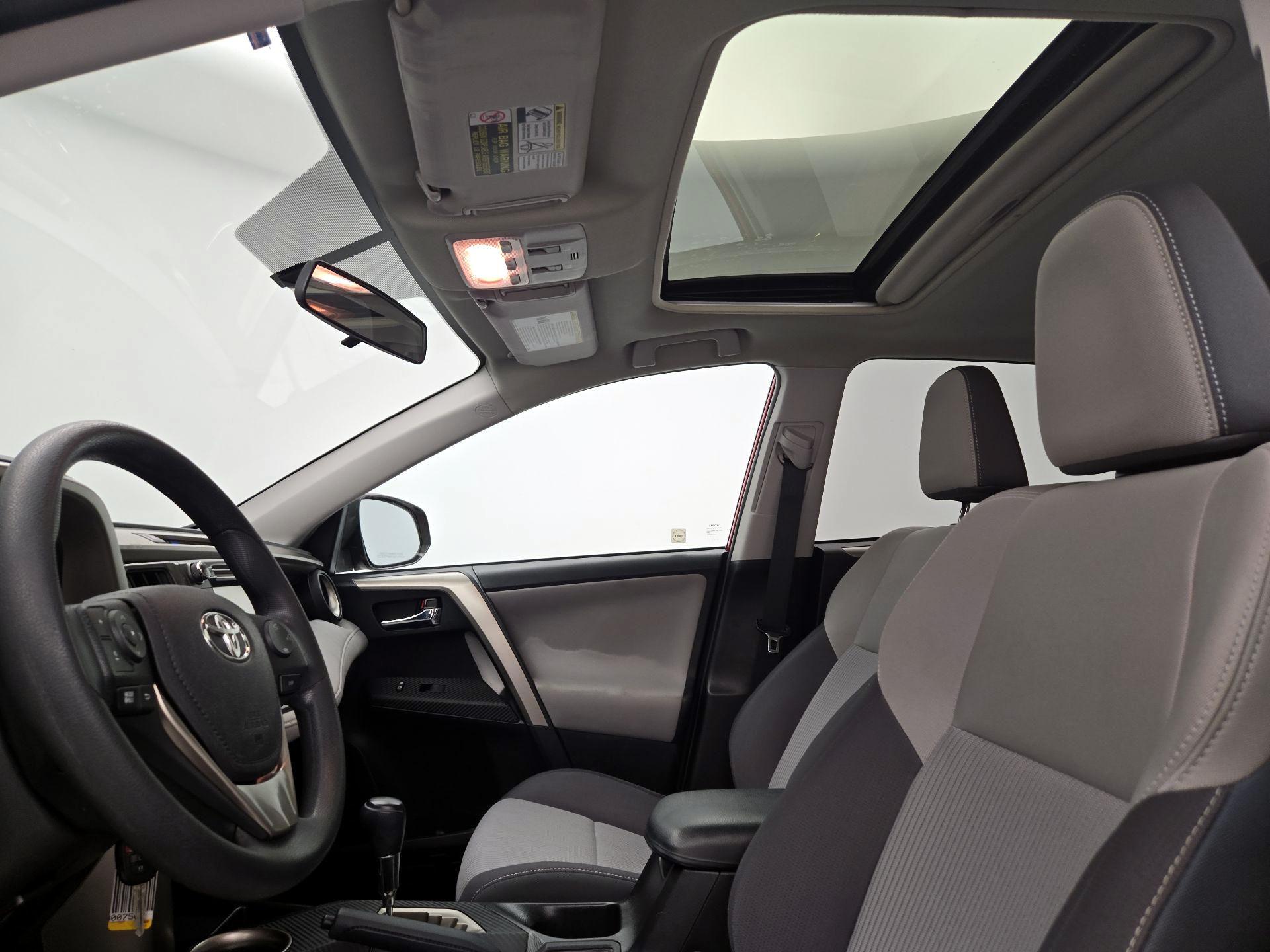 Thumbnail: 2015 Toyota RAV4 - 19