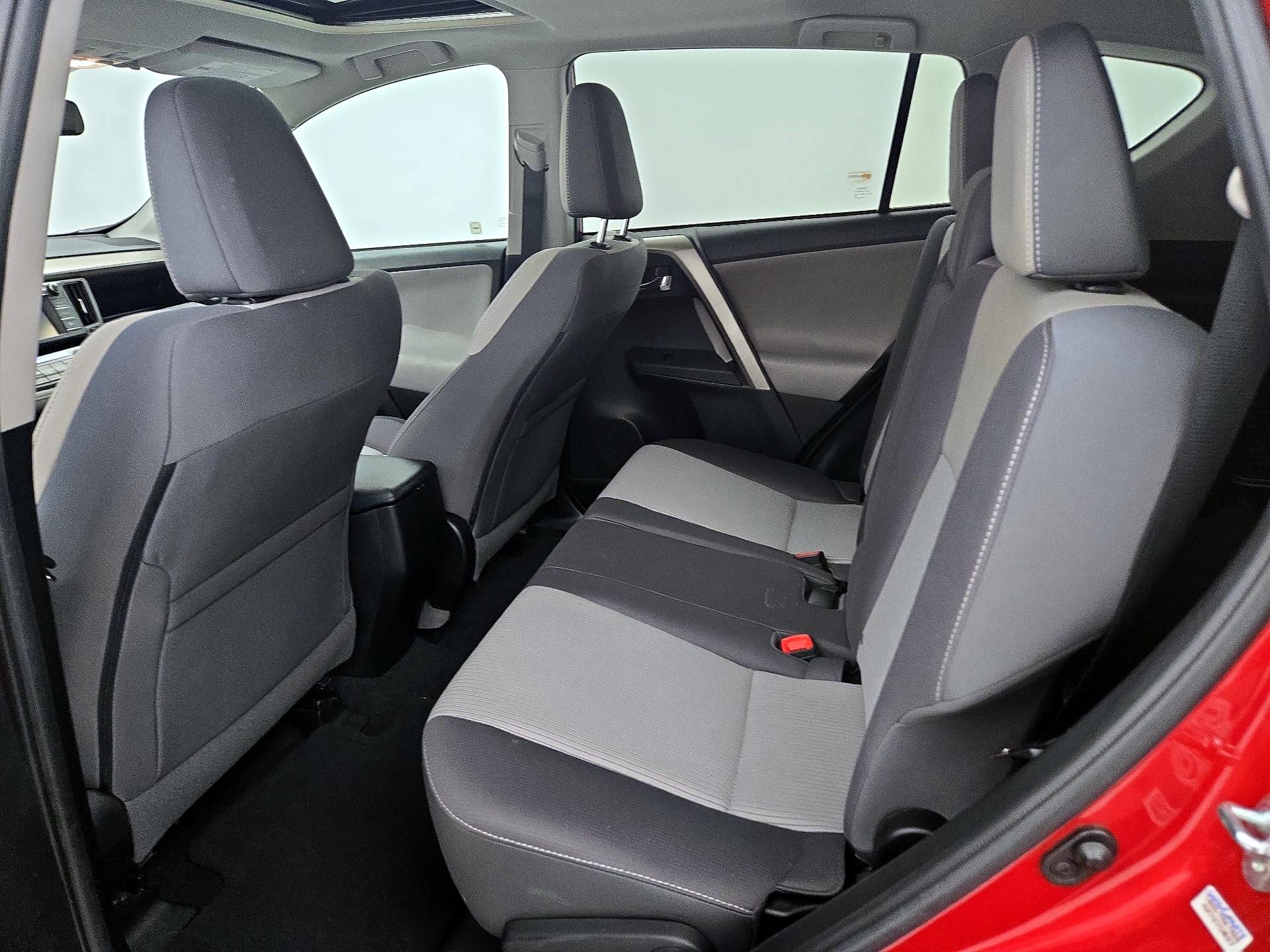 Thumbnail: 2015 Toyota RAV4 - 20