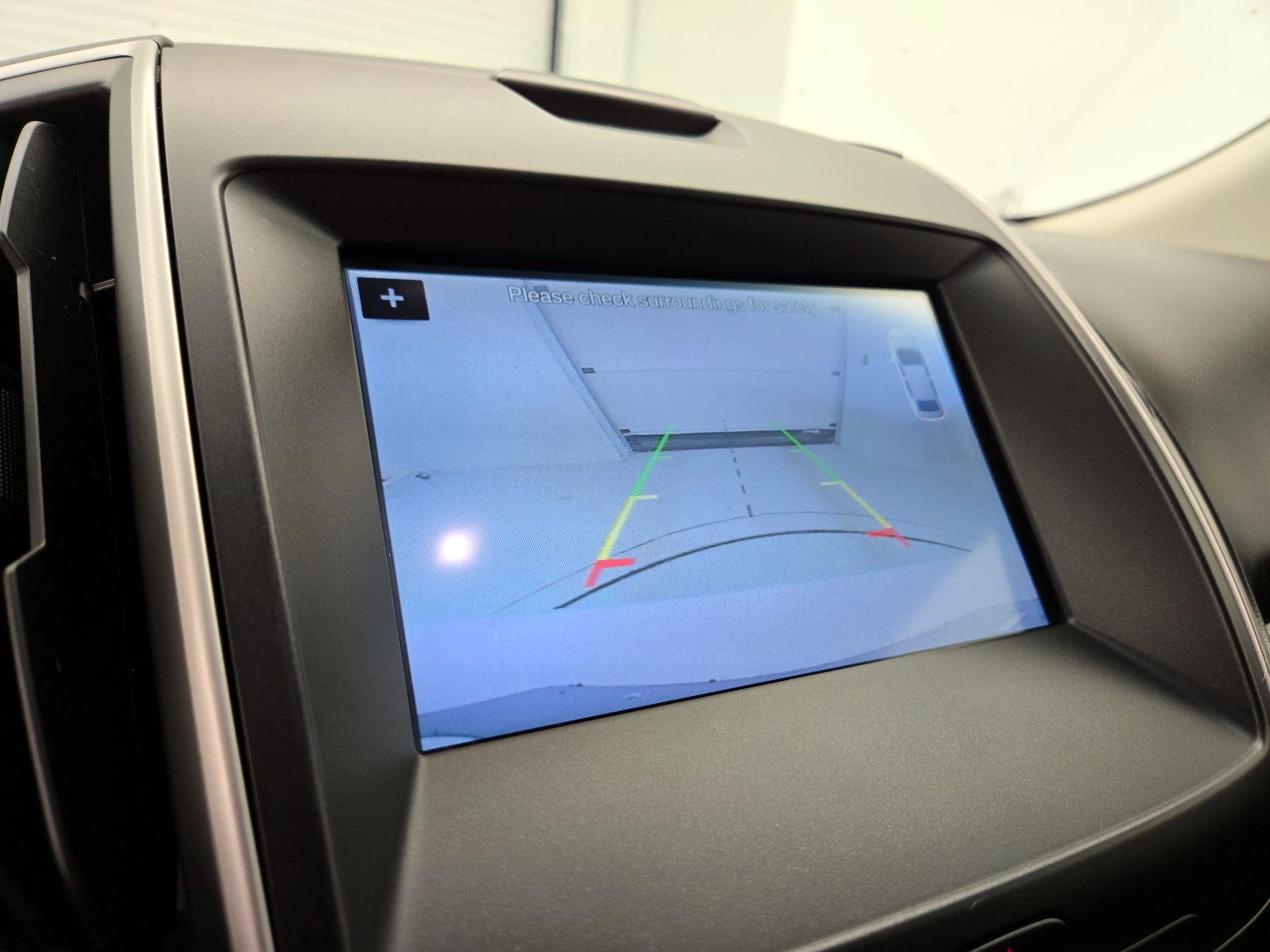 Thumbnail: 2017 Ford Edge - 15