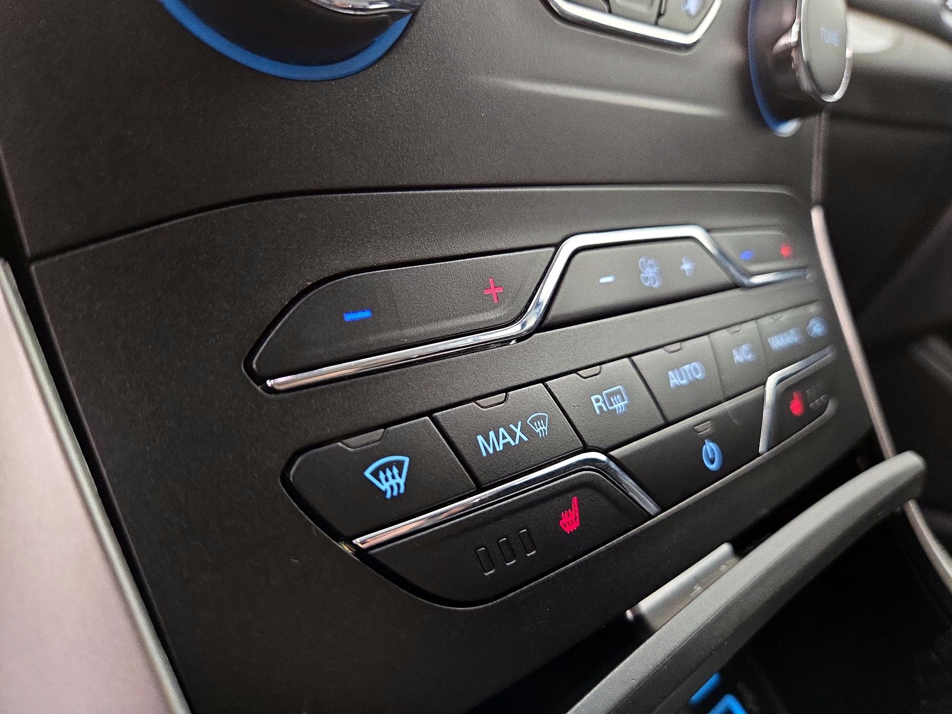 Thumbnail: 2017 Ford Edge - 17