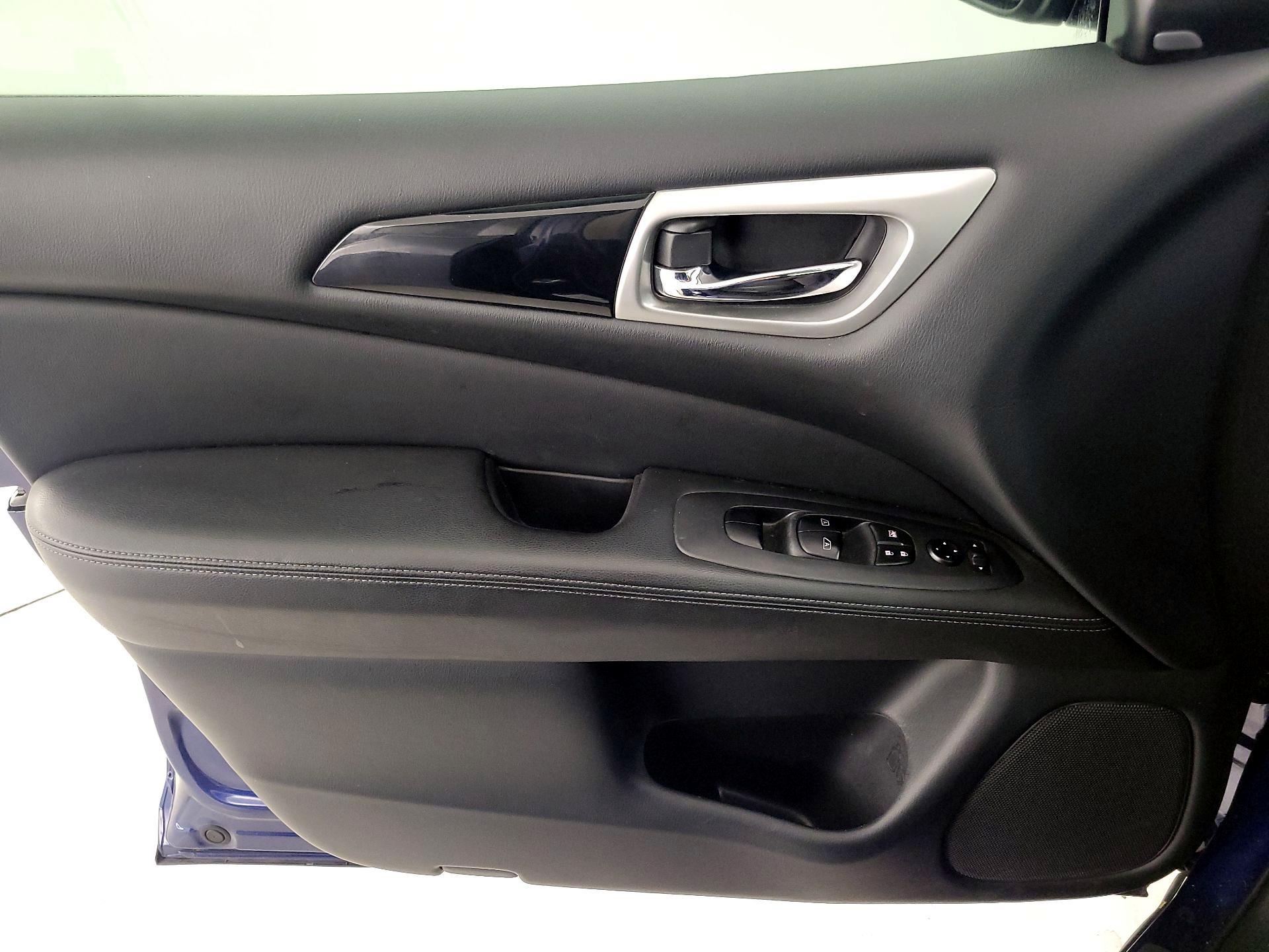 Thumbnail: 2020 Nissan Pathfinder - 12