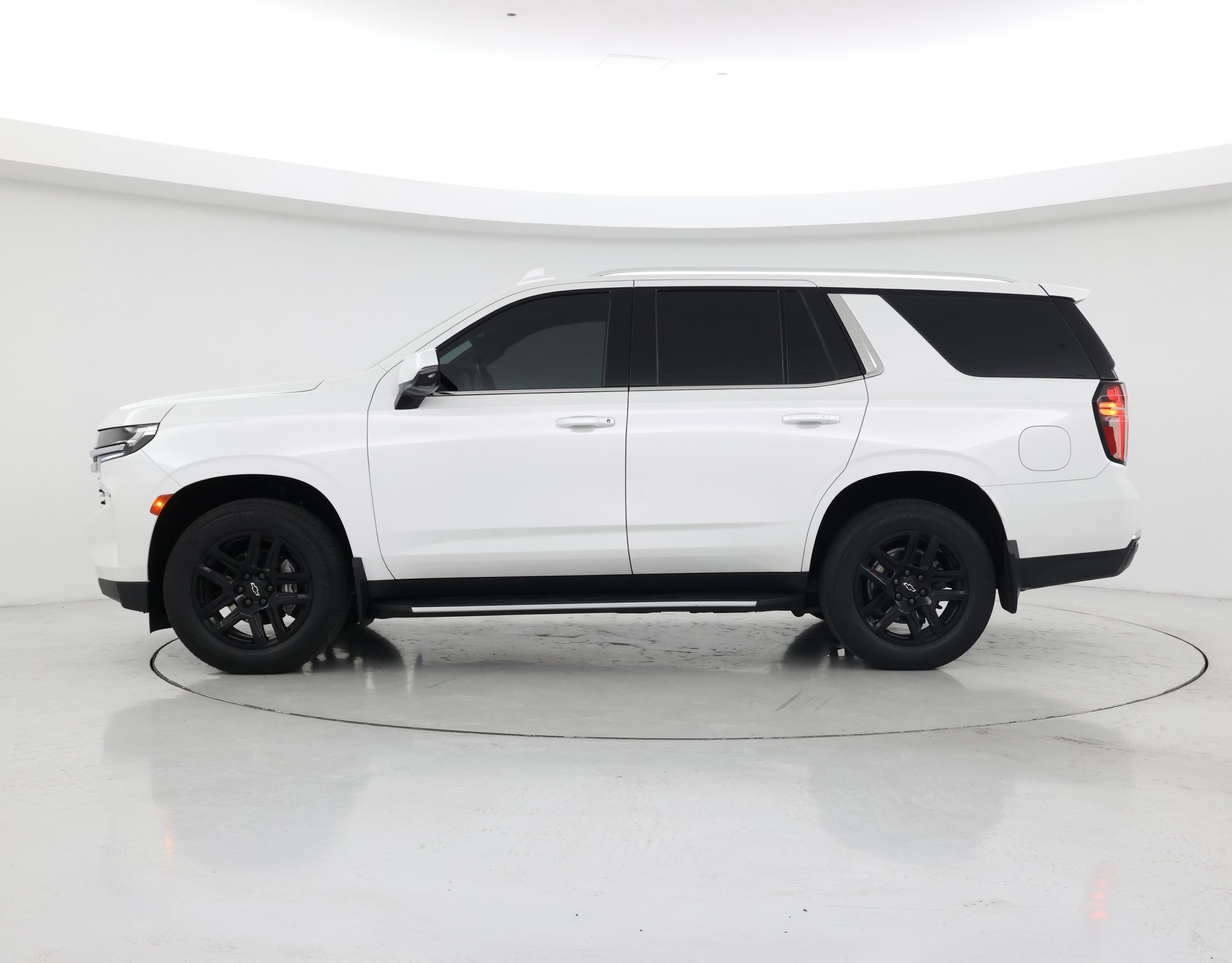 Thumbnail: 2022 Chevrolet Tahoe - 3