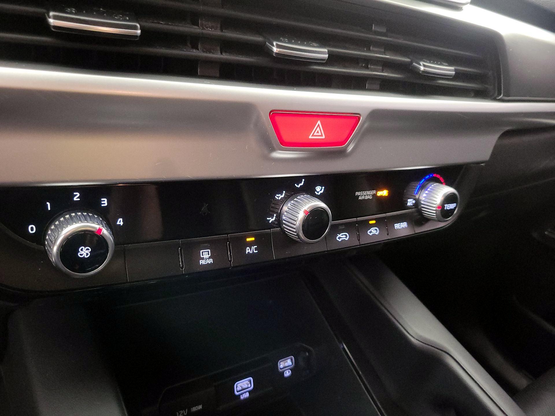 Thumbnail: 2020 Kia Telluride - 16