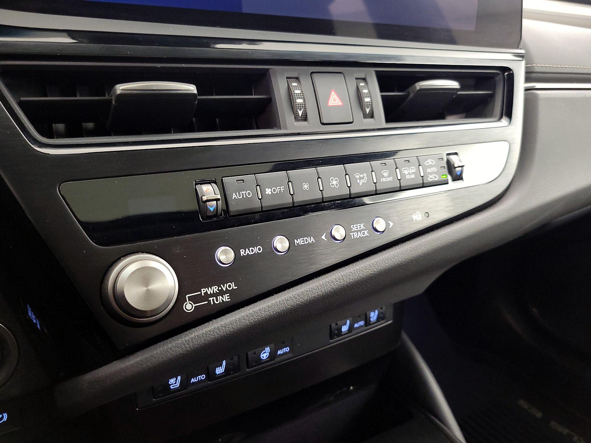 Thumbnail: 2023 Lexus ES - 16