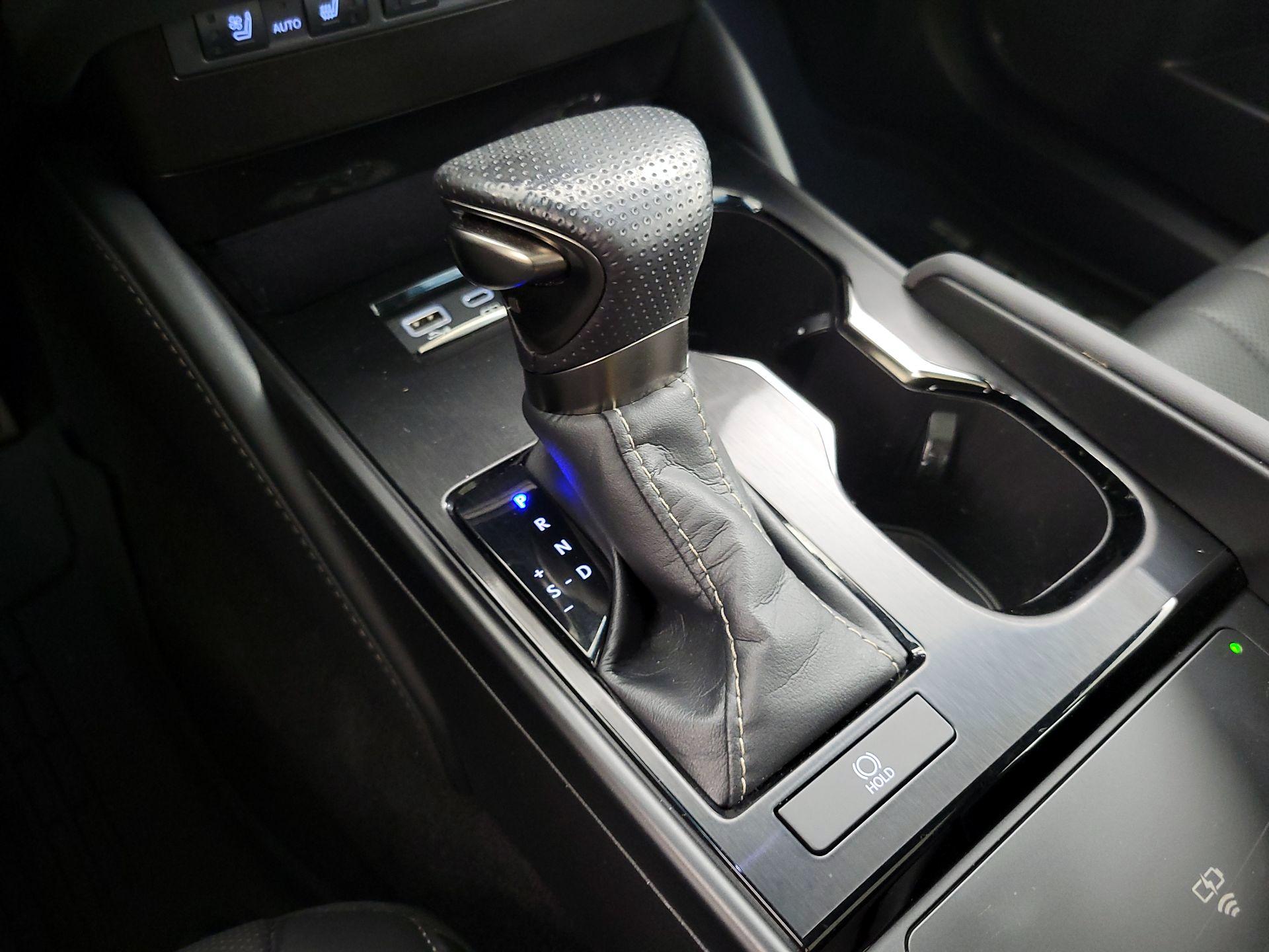 Thumbnail: 2023 Lexus ES - 17