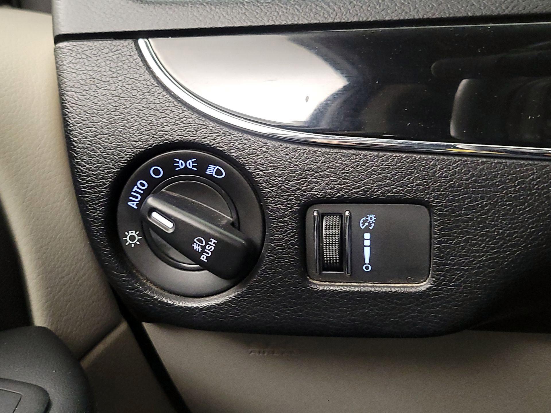 Thumbnail: 2018 Dodge Grand Caravan - 13