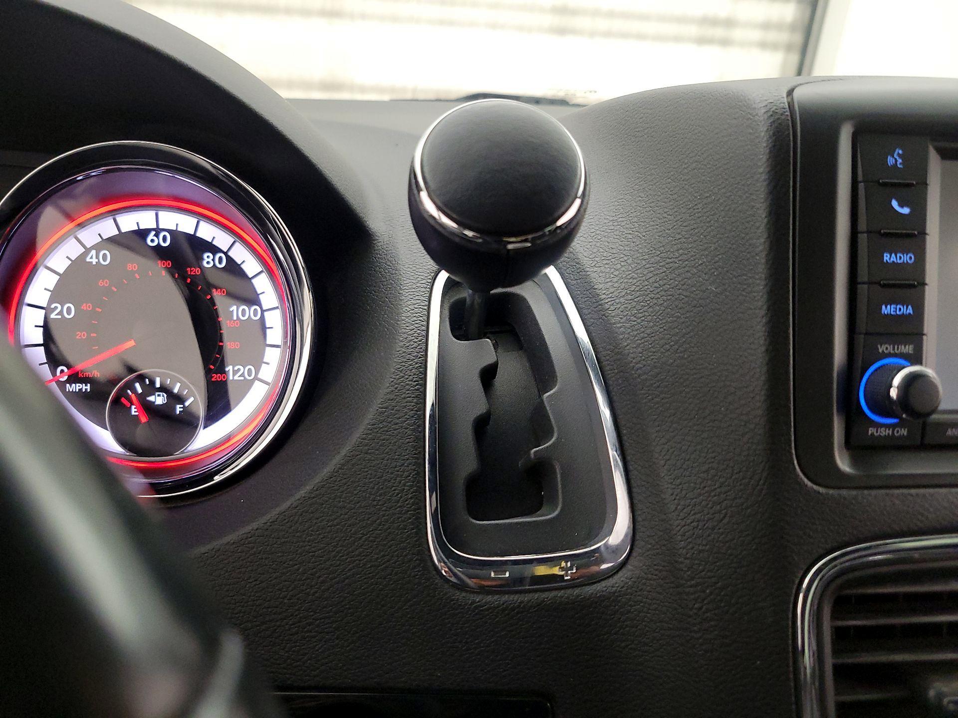 Thumbnail: 2018 Dodge Grand Caravan - 17