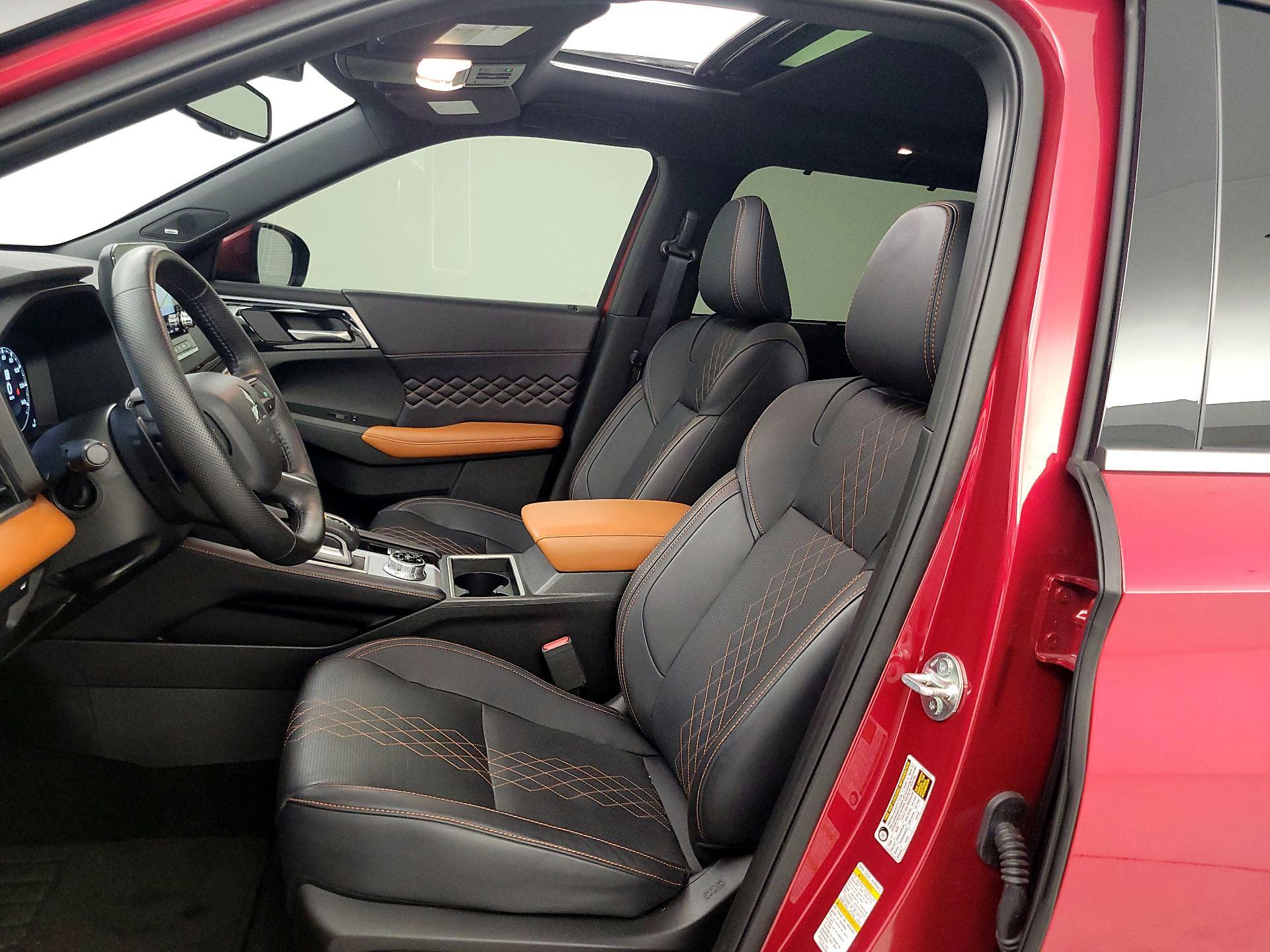 Thumbnail: 2024 Mitsubishi Outlander - 11