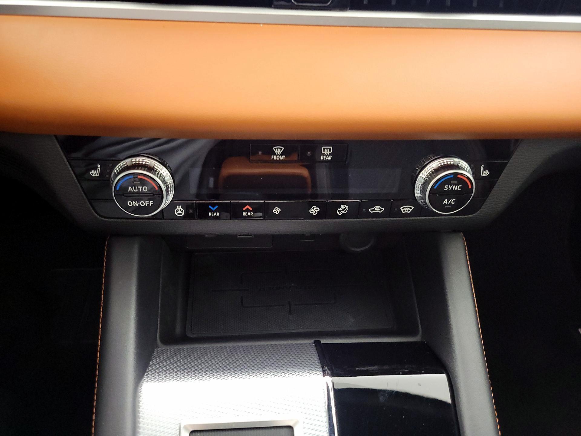 Thumbnail: 2024 Mitsubishi Outlander - 17