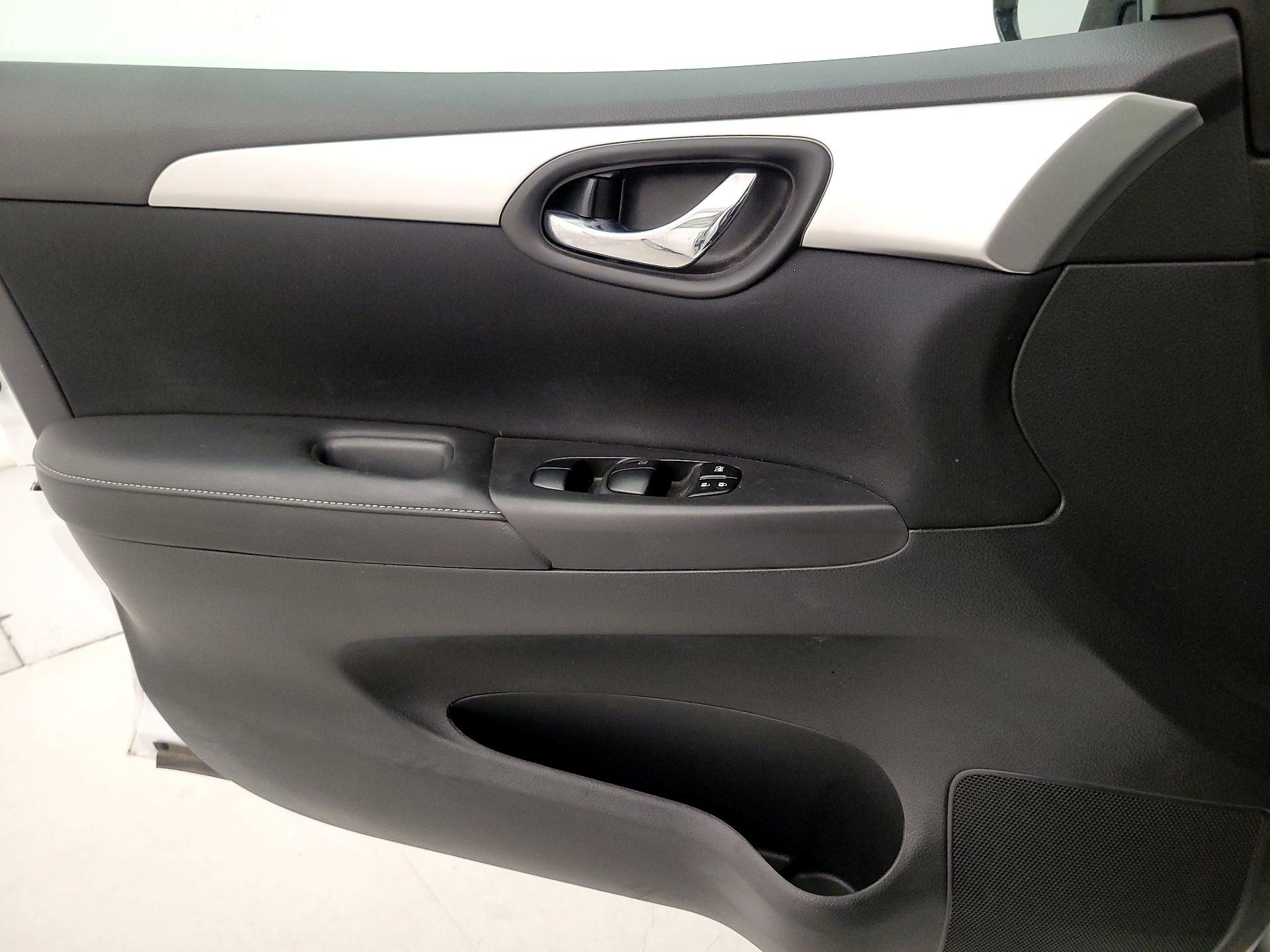 Thumbnail: 2017 Nissan Sentra - 12