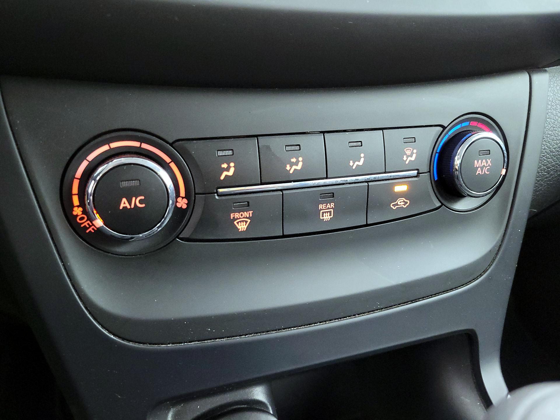 Thumbnail: 2017 Nissan Sentra - 15