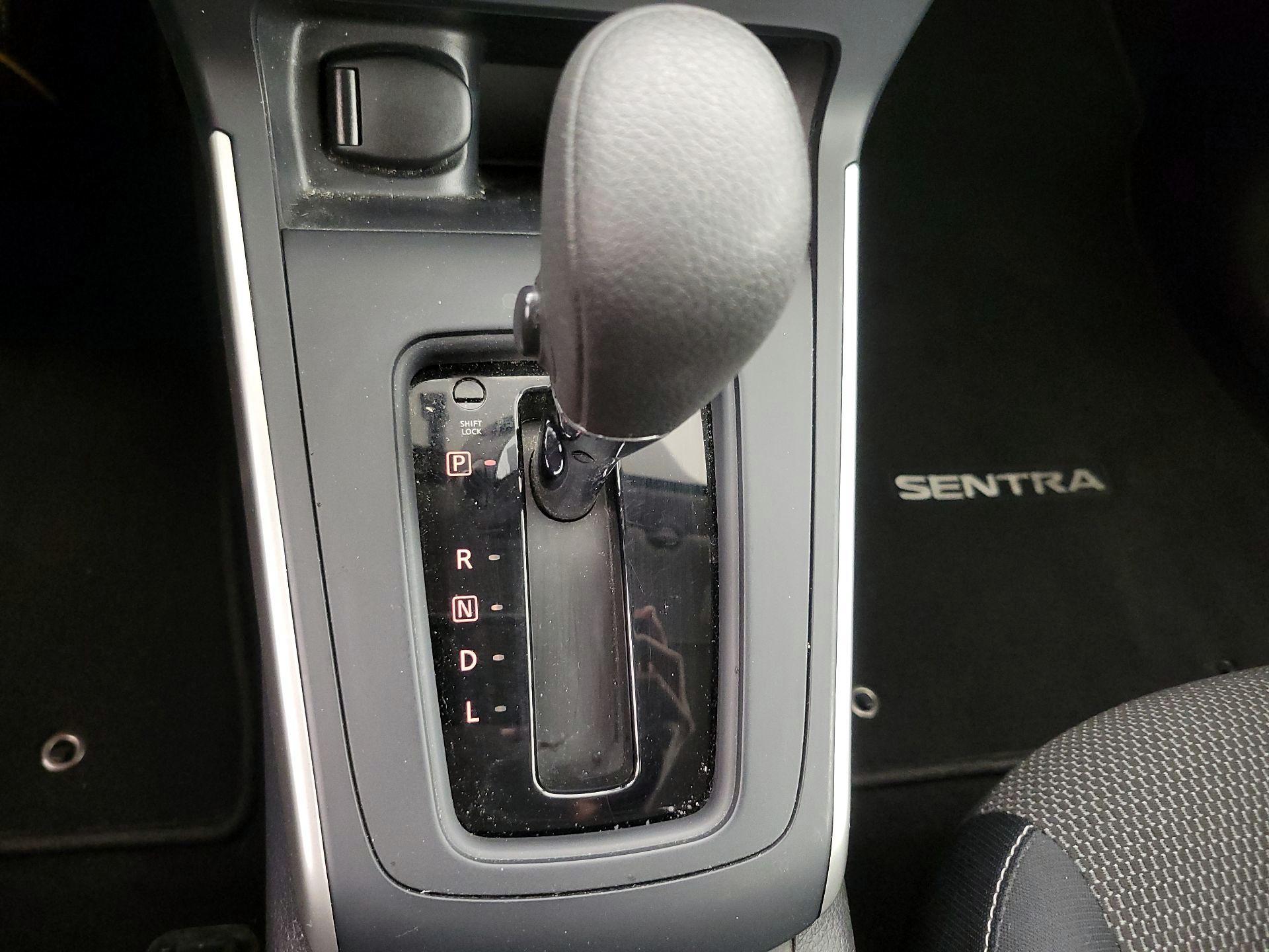 Thumbnail: 2017 Nissan Sentra - 16