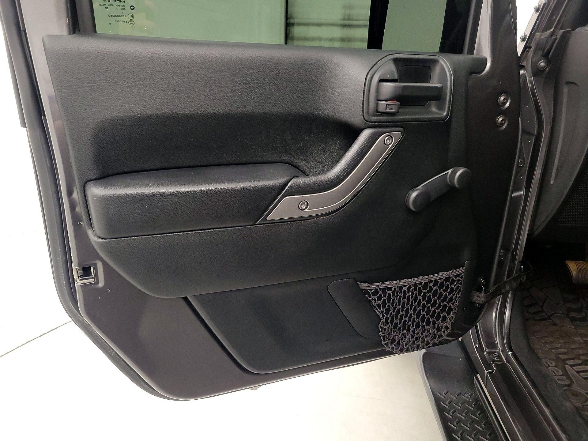 Thumbnail: 2017 Jeep Wrangler - 12