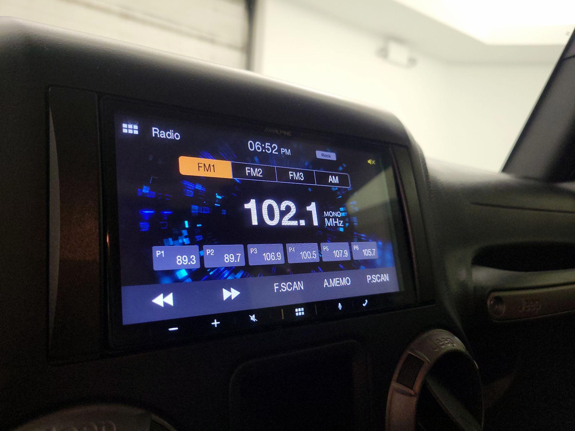 Thumbnail: 2017 Jeep Wrangler - 13