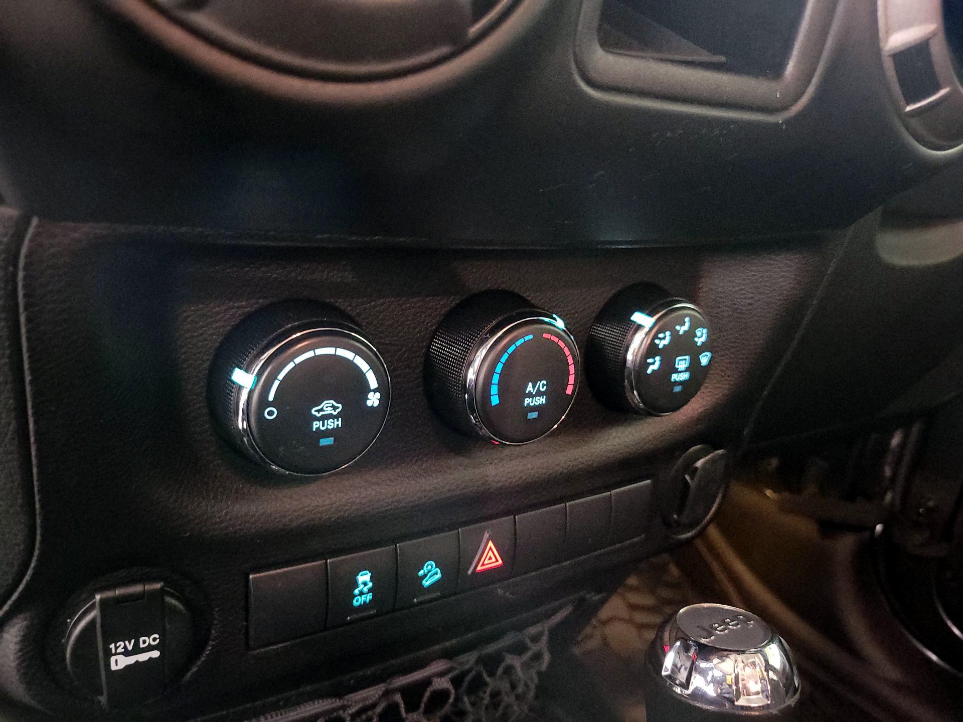 Thumbnail: 2017 Jeep Wrangler - 14