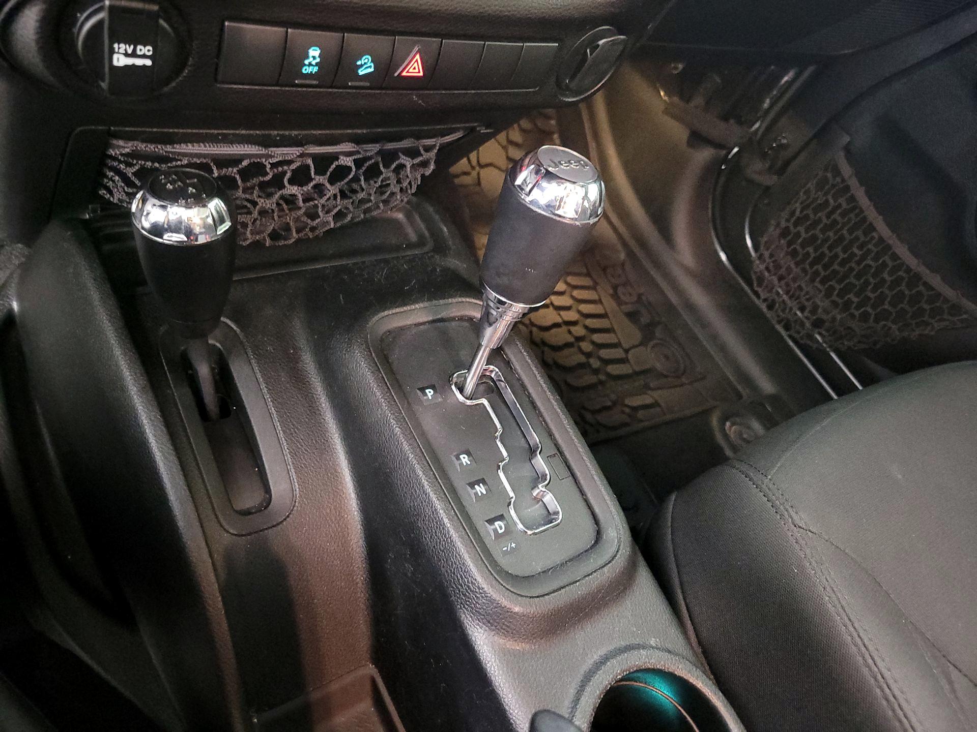 Thumbnail: 2017 Jeep Wrangler - 15