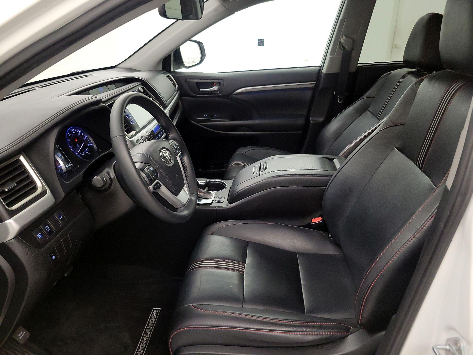 Thumbnail: 2019 Toyota Highlander - 11