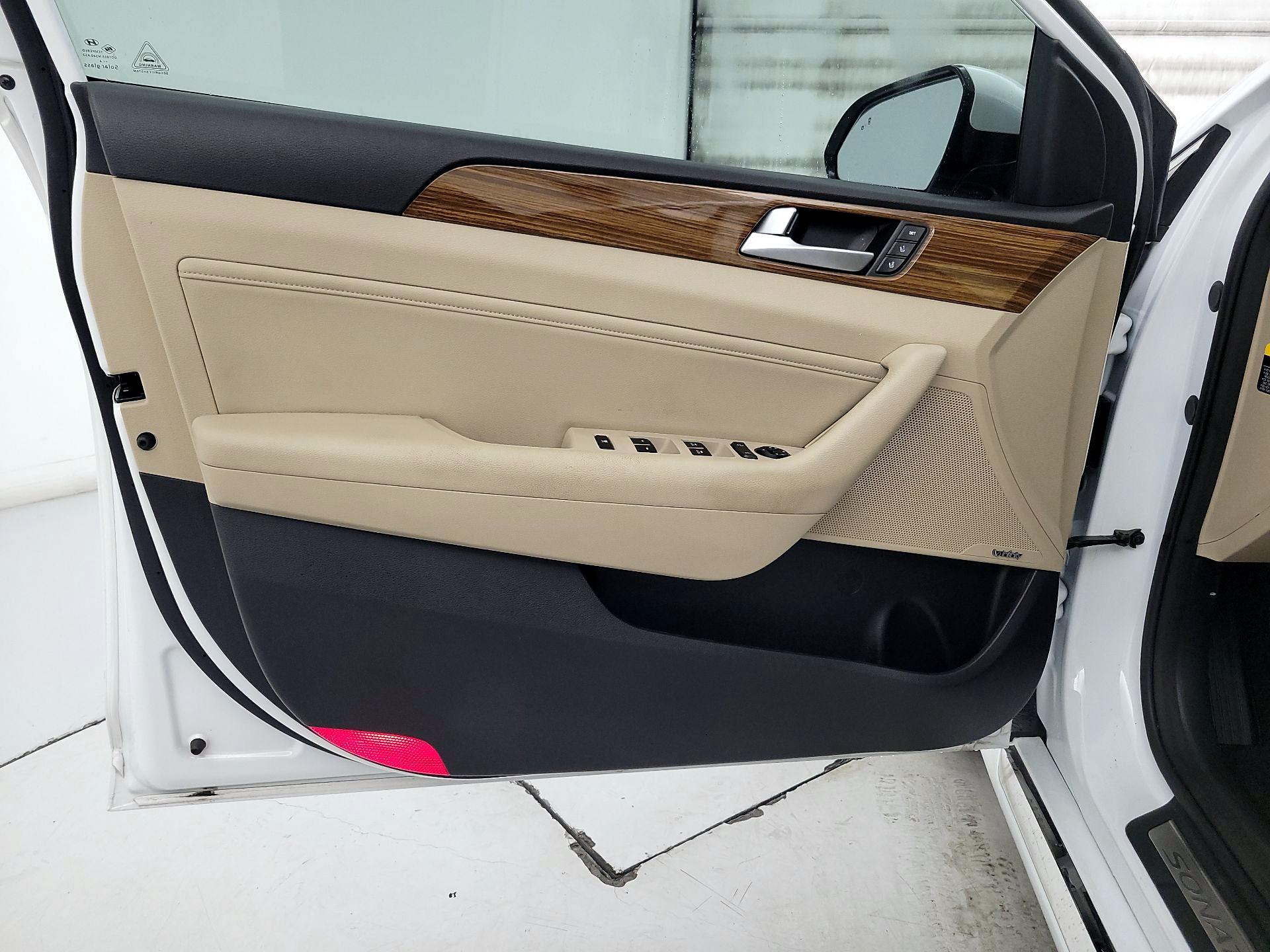 Thumbnail: 2015 Hyundai Sonata - 12