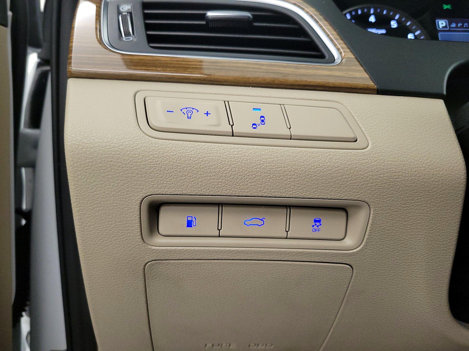 Thumbnail: 2015 Hyundai Sonata - 13