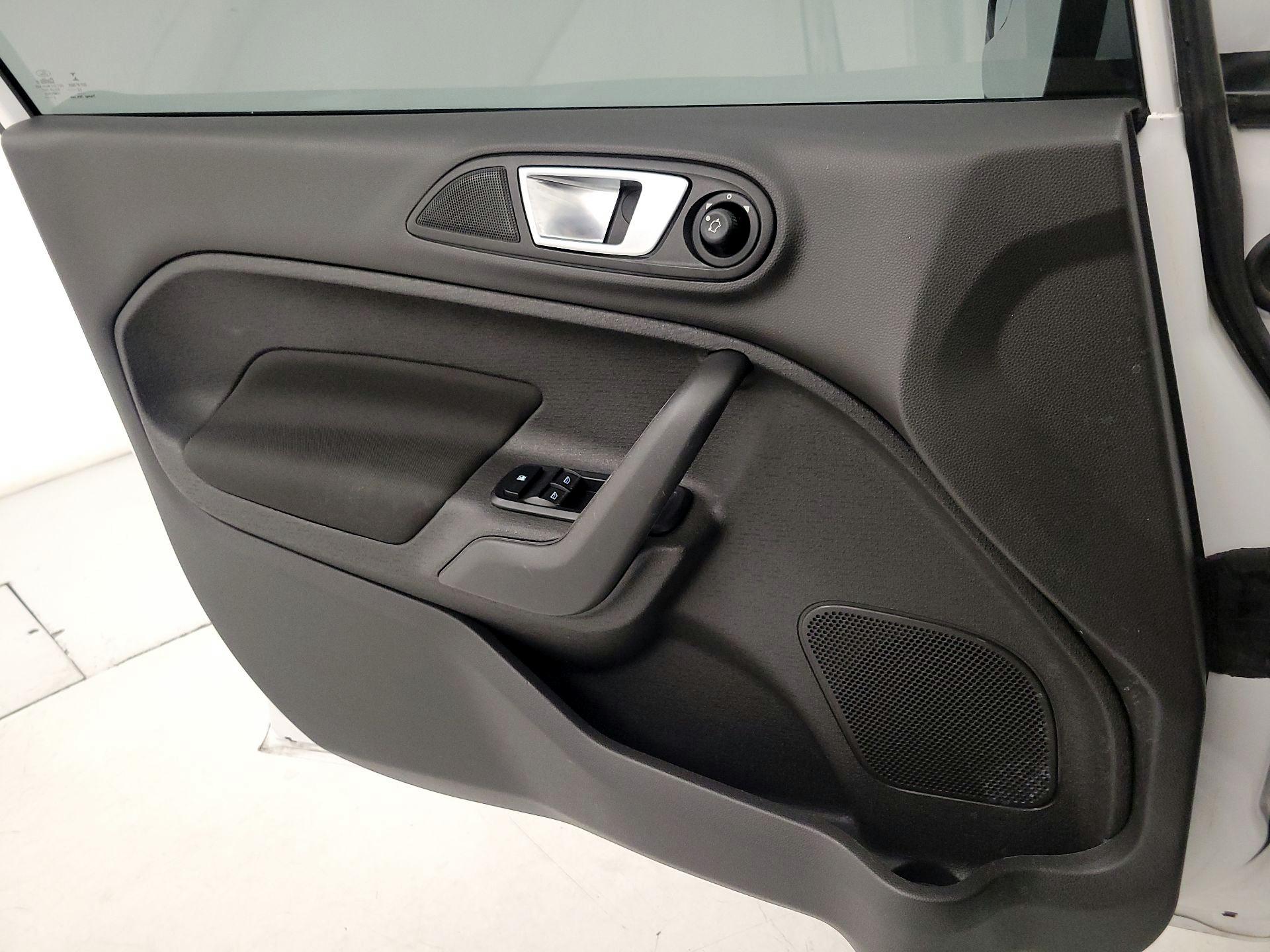 Thumbnail: 2015 Ford Fiesta - 12