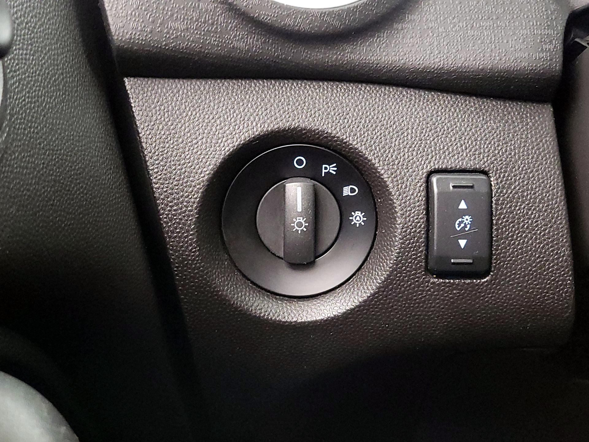 Thumbnail: 2015 Ford Fiesta - 13