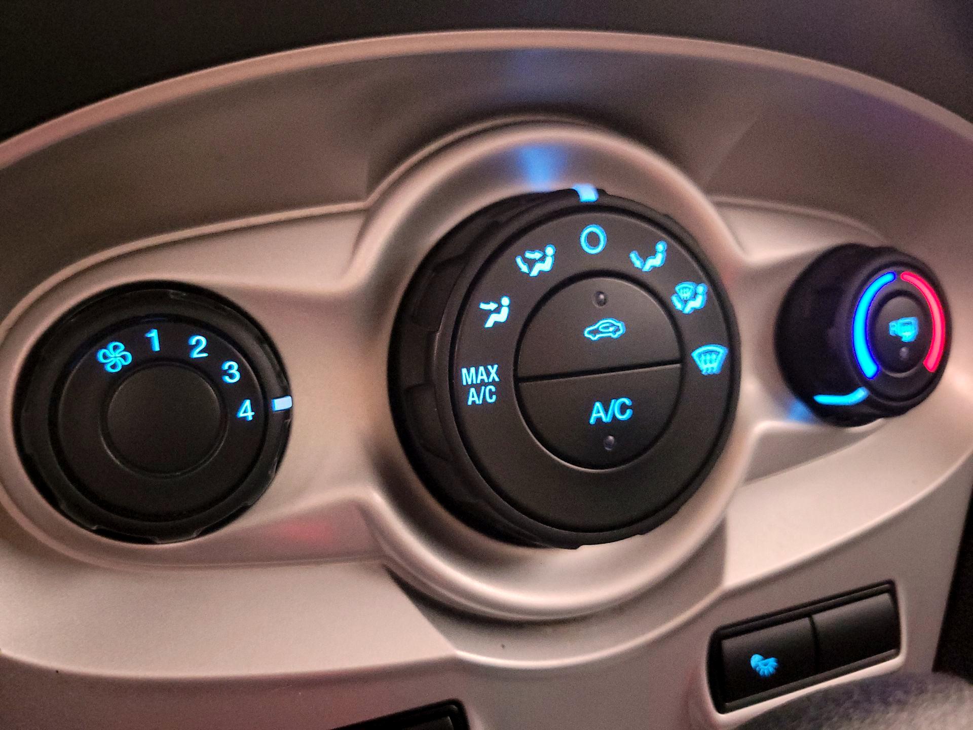 Thumbnail: 2015 Ford Fiesta - 15