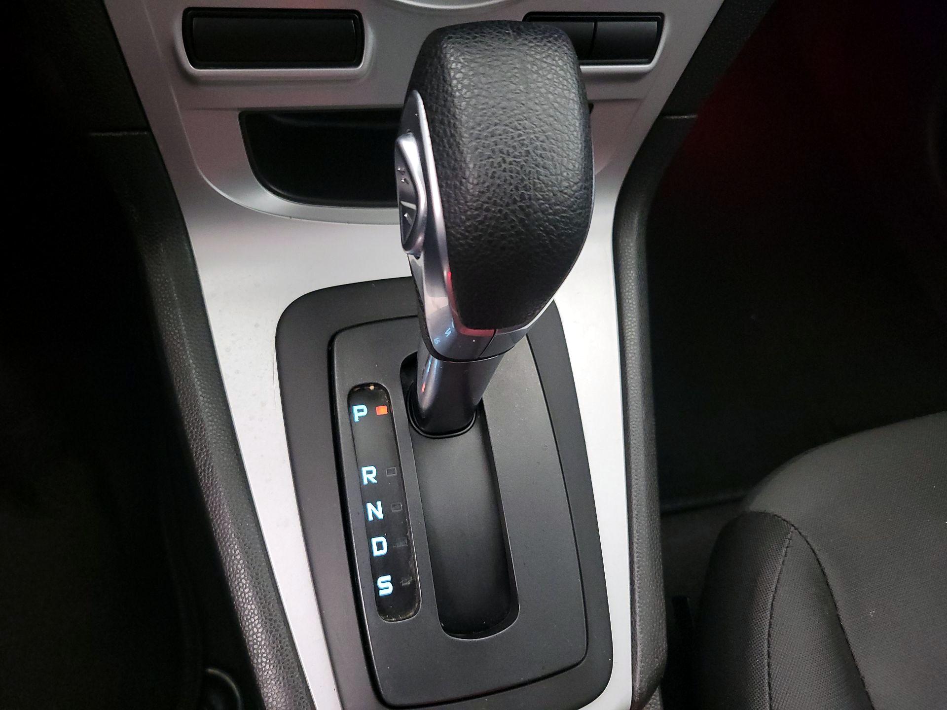 Thumbnail: 2015 Ford Fiesta - 16