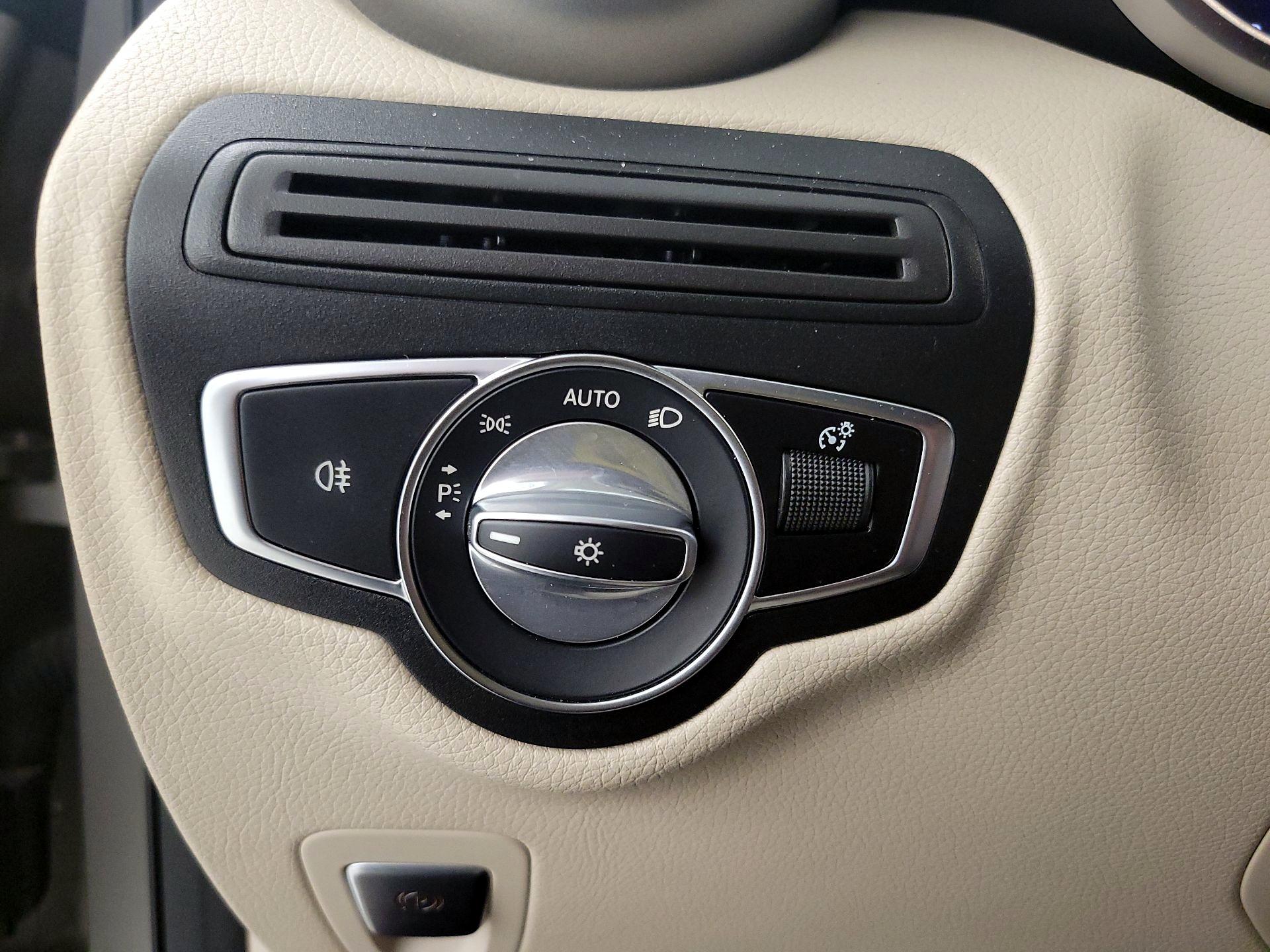 Thumbnail: 2020 Mercedes-Benz GLC - 13