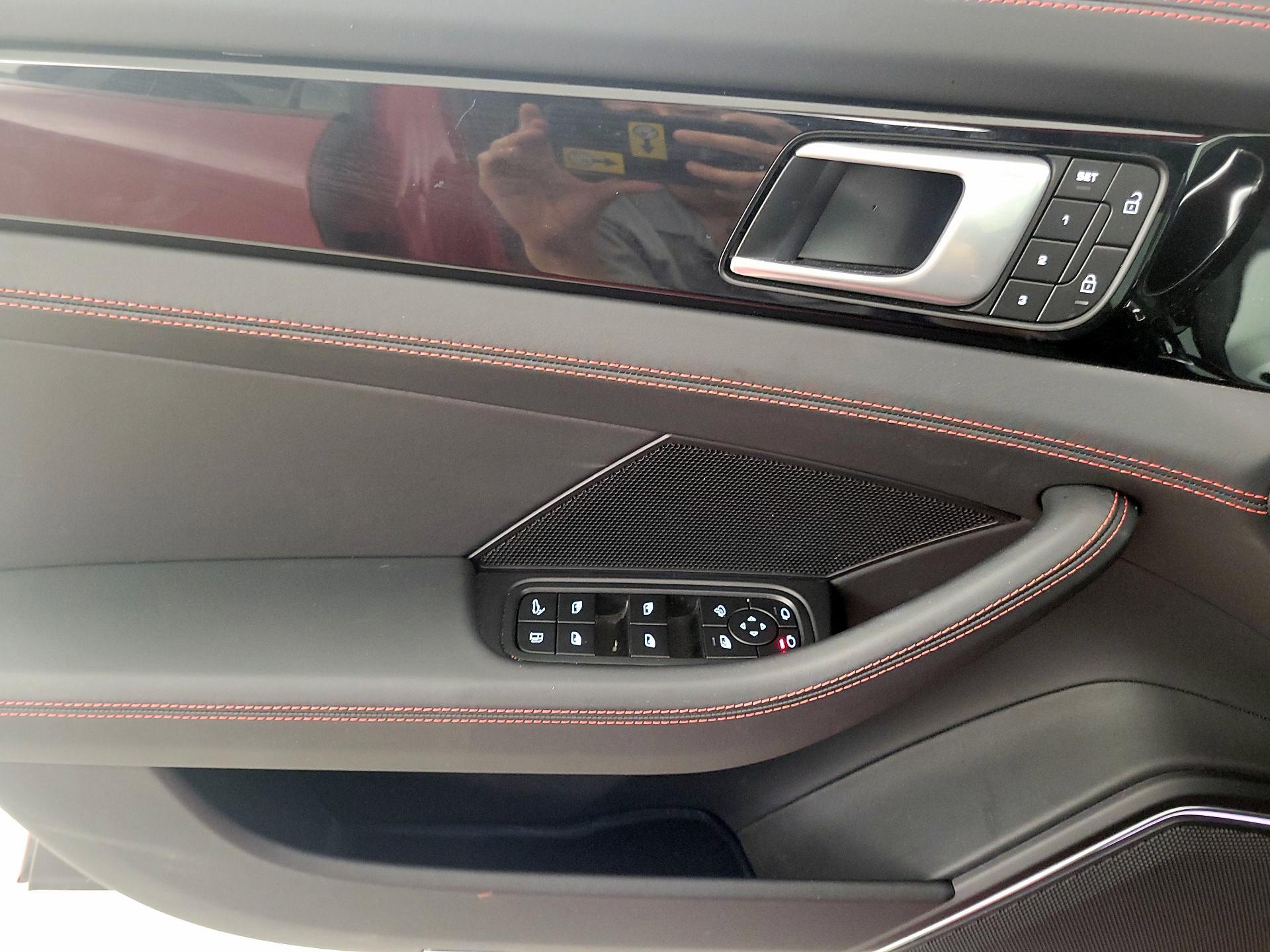 Thumbnail: 2022 Porsche Panamera - 12