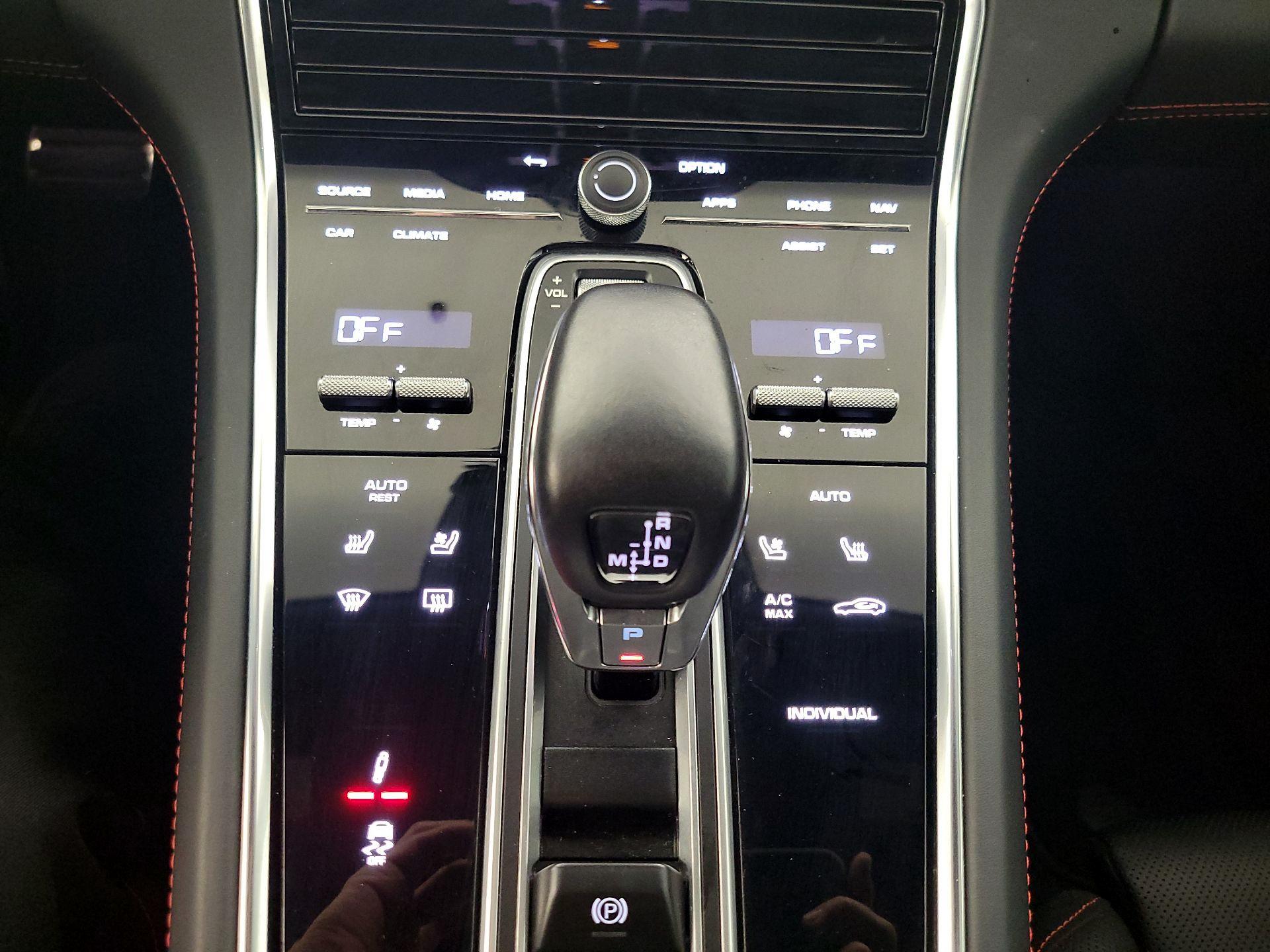 Thumbnail: 2022 Porsche Panamera - 17