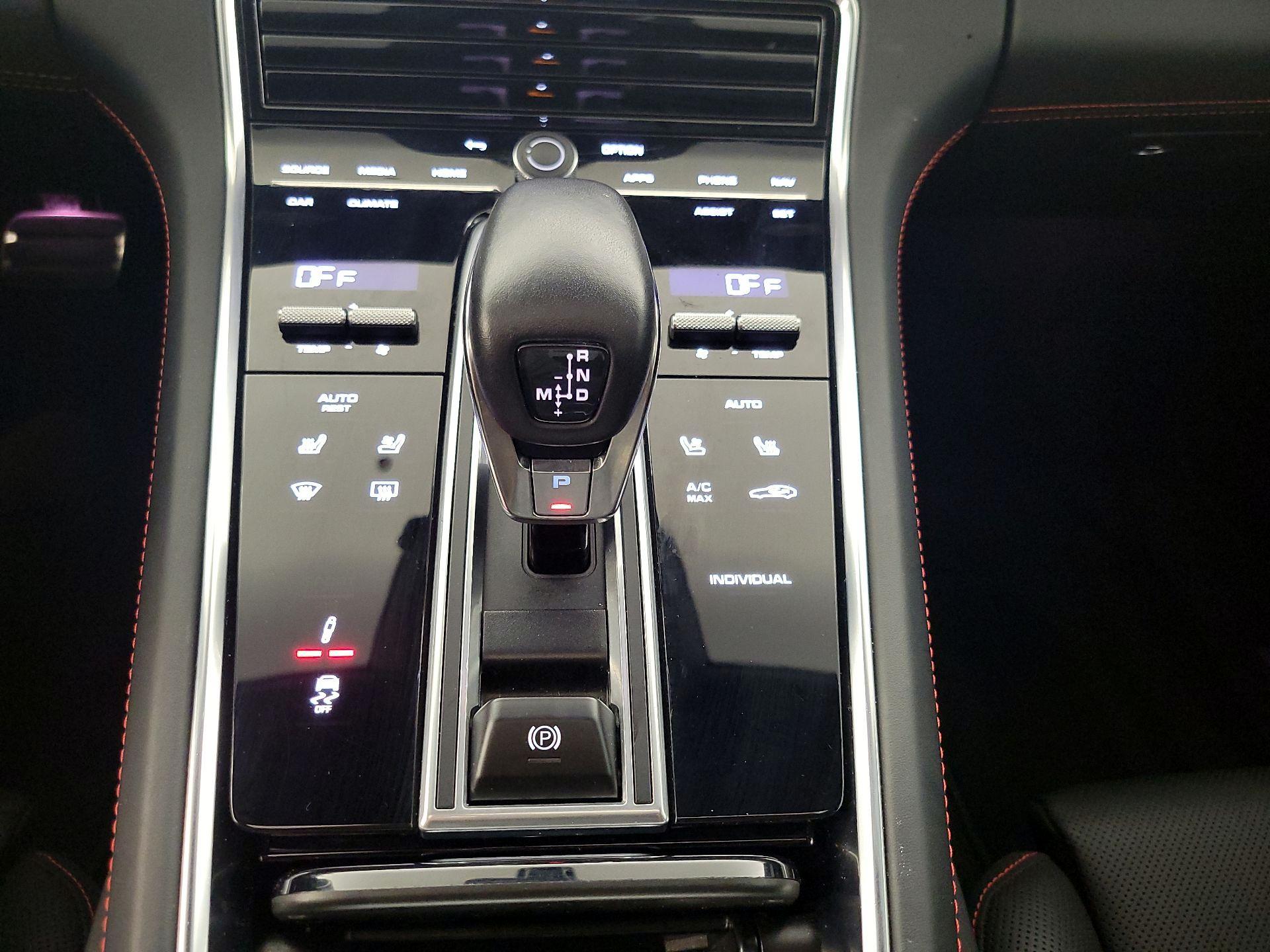 Thumbnail: 2022 Porsche Panamera - 18