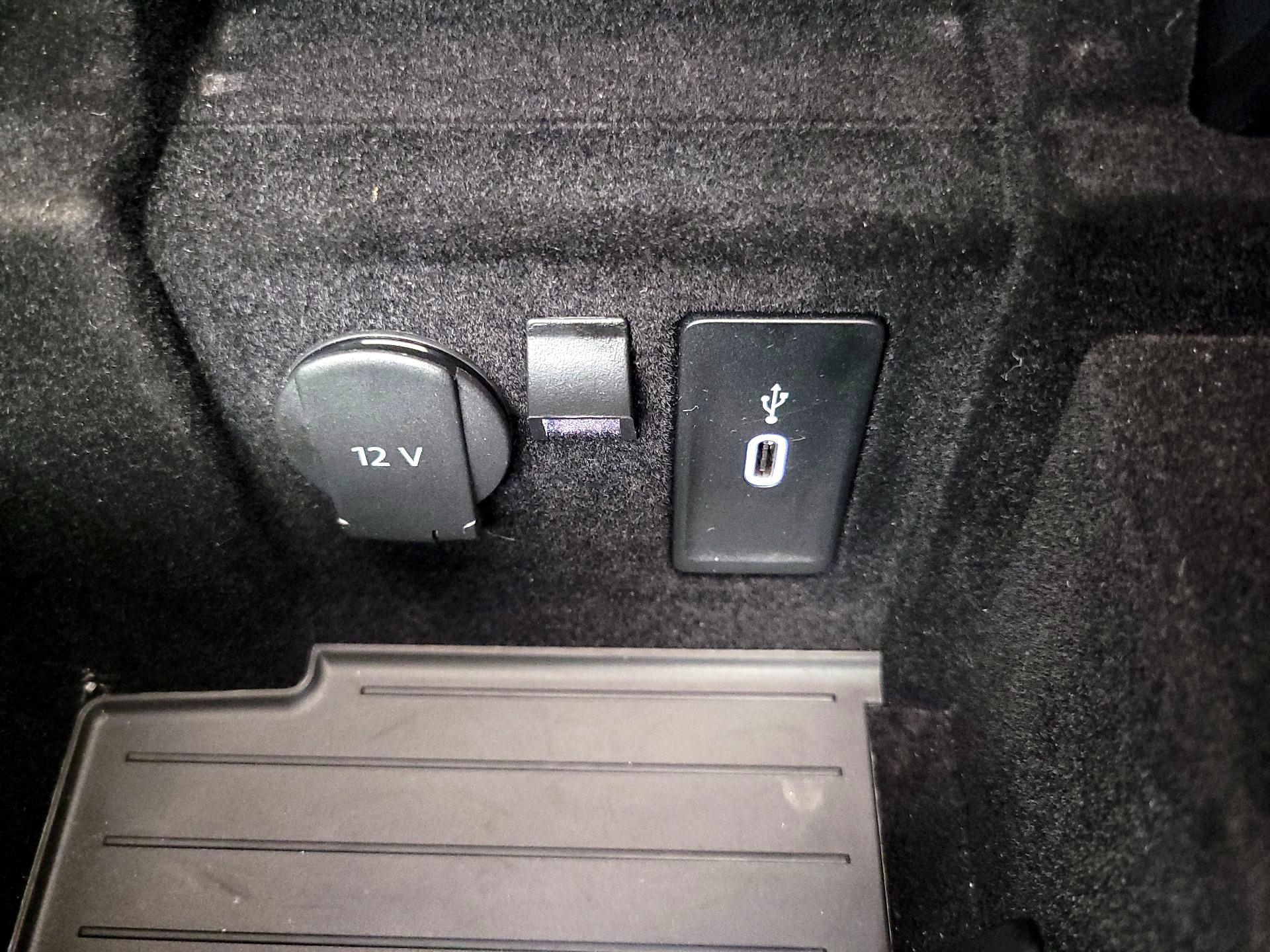 Thumbnail: 2022 Porsche Panamera - 19