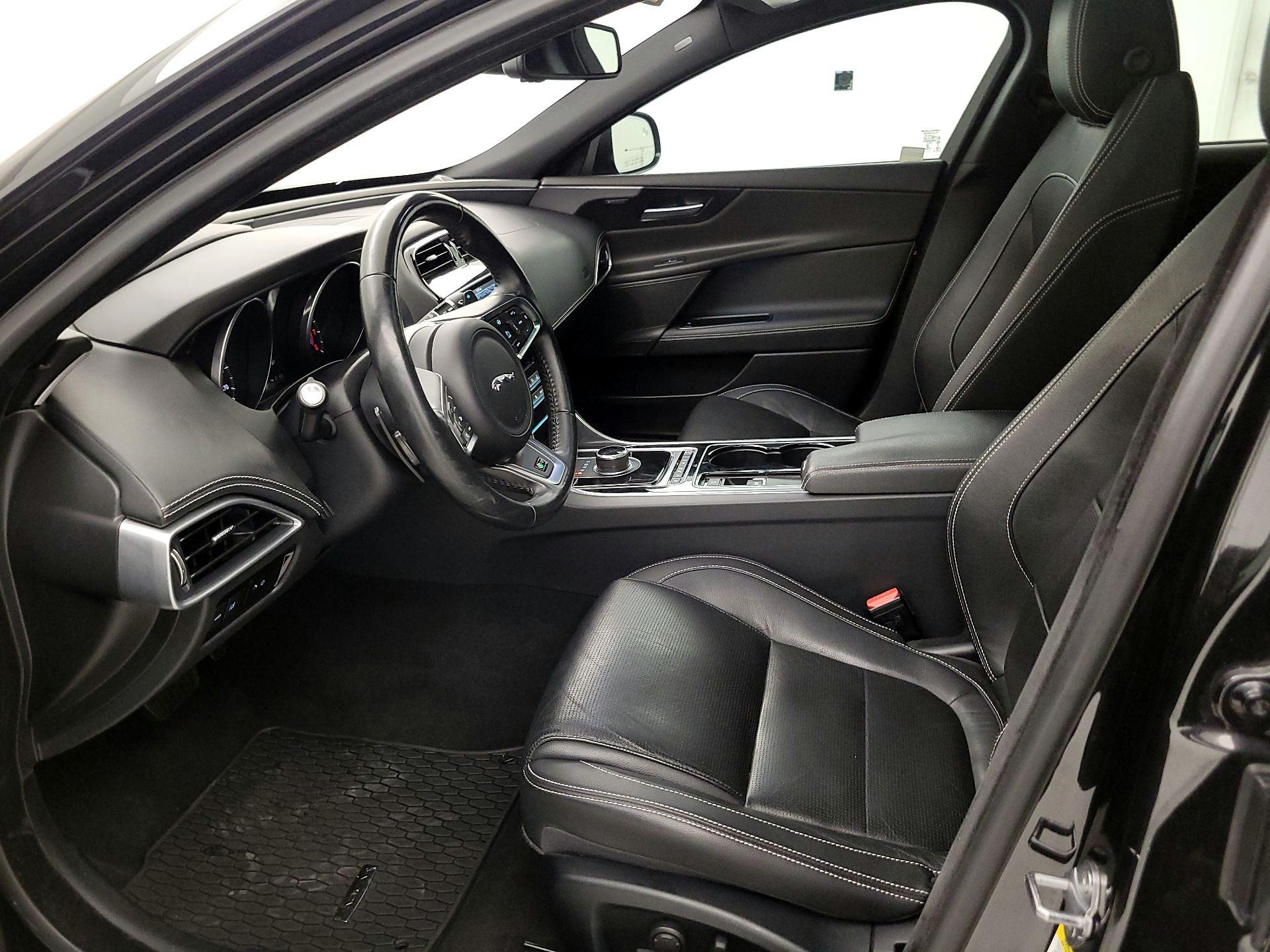 Thumbnail: 2017 Jaguar XE - 11