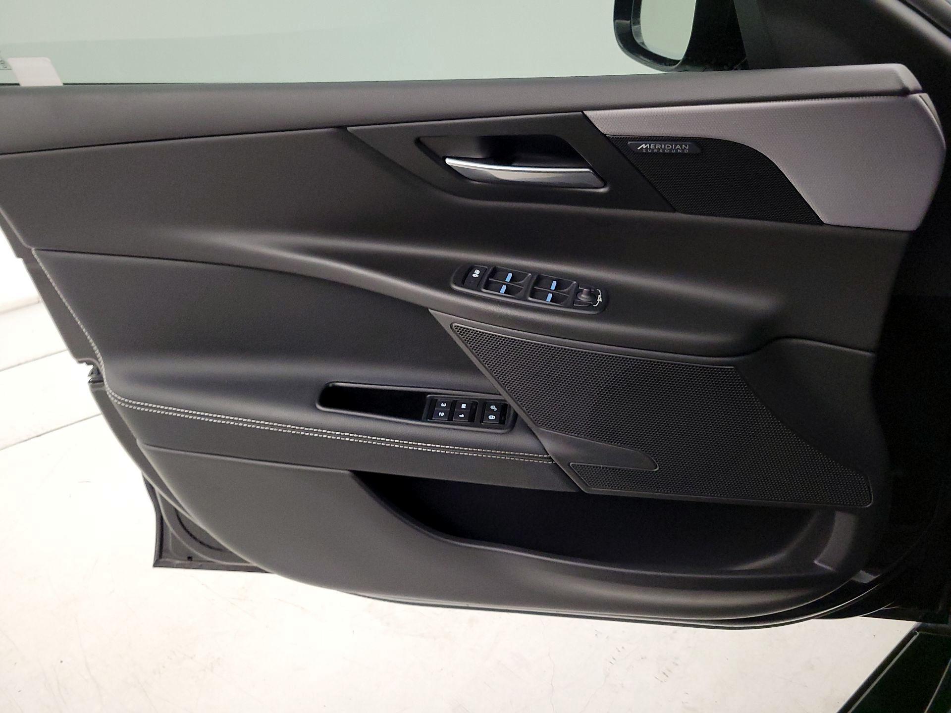 Thumbnail: 2017 Jaguar XE - 12