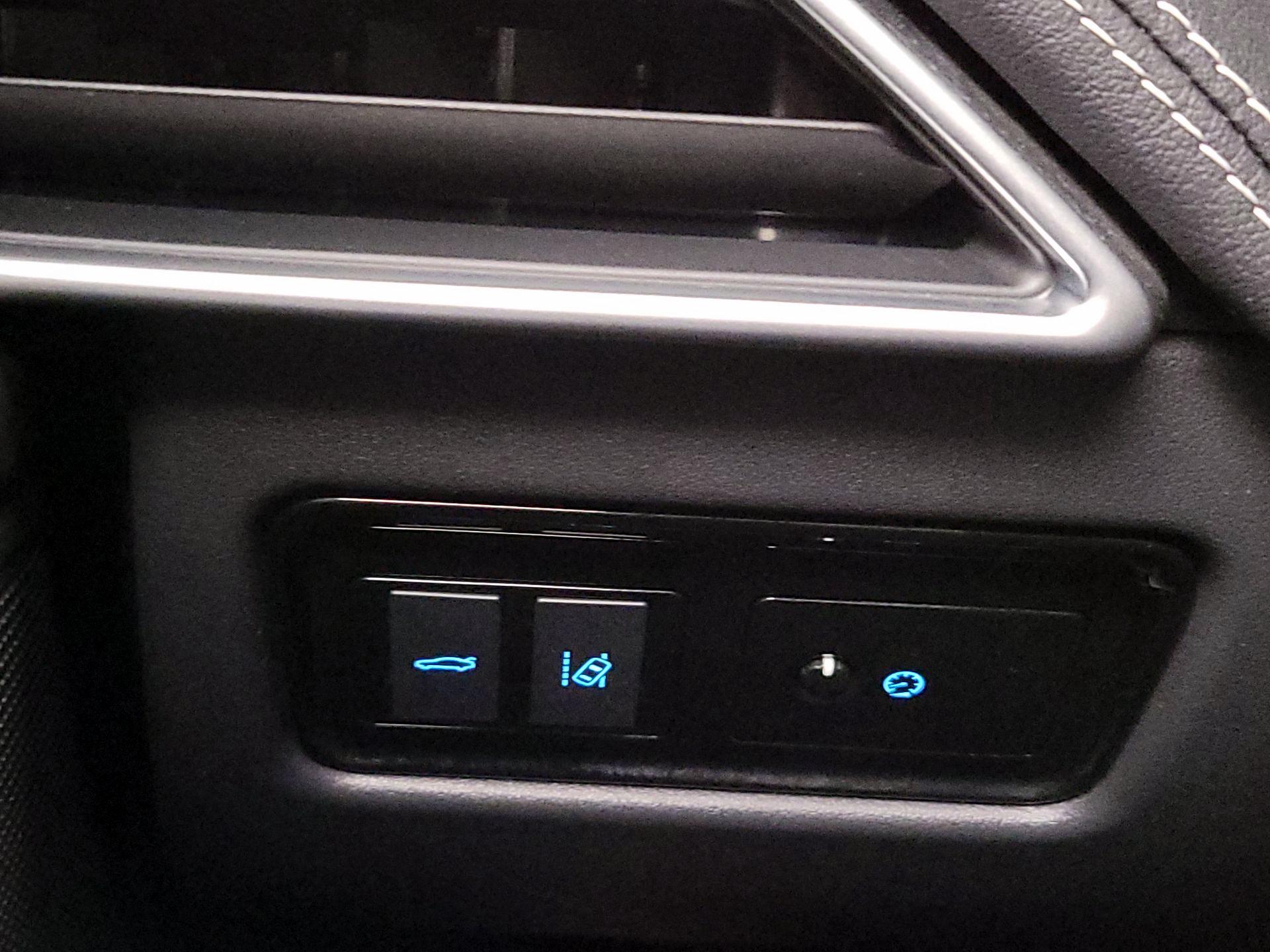 Thumbnail: 2017 Jaguar XE - 13