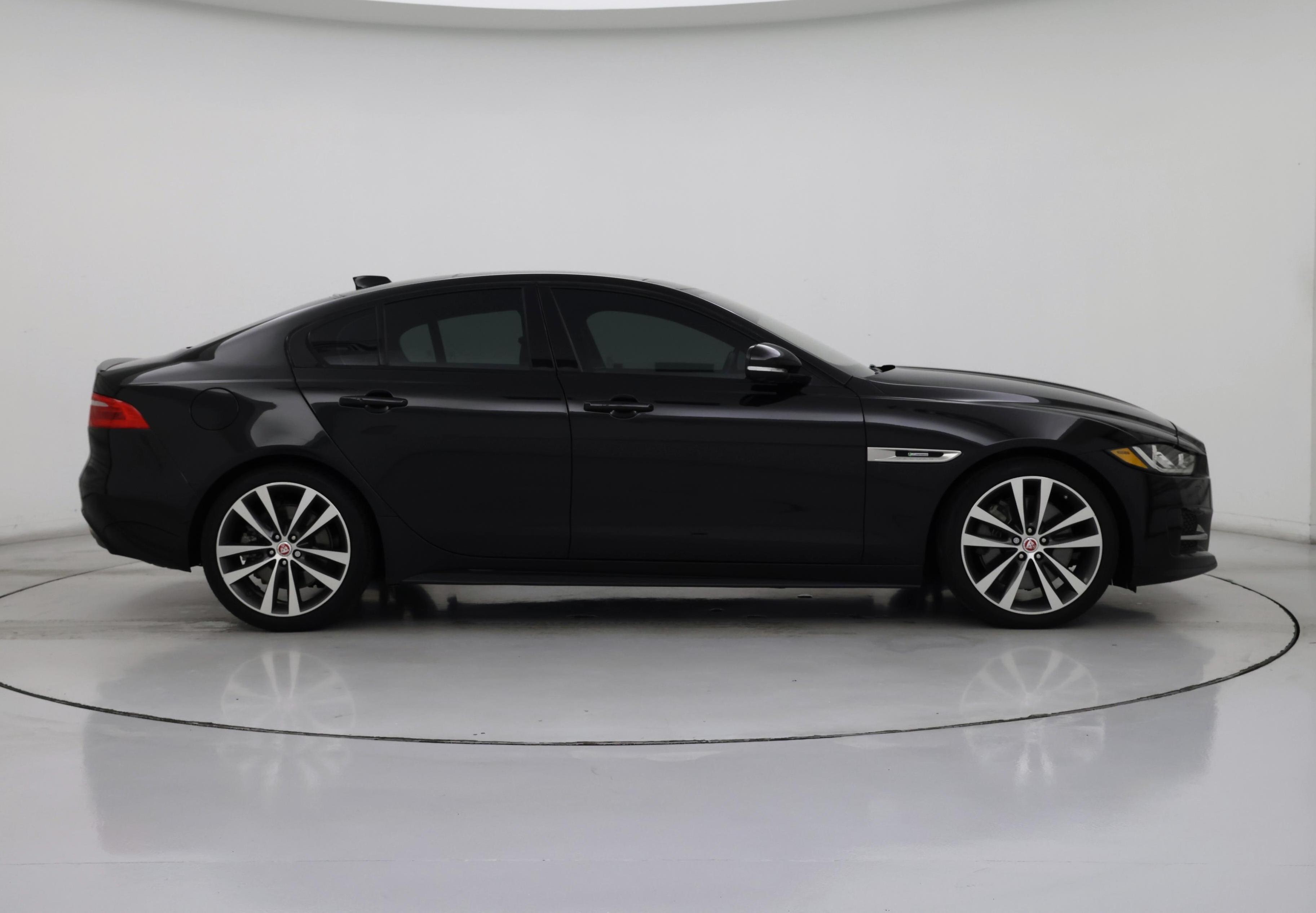 Thumbnail: 2017 Jaguar XE - 7