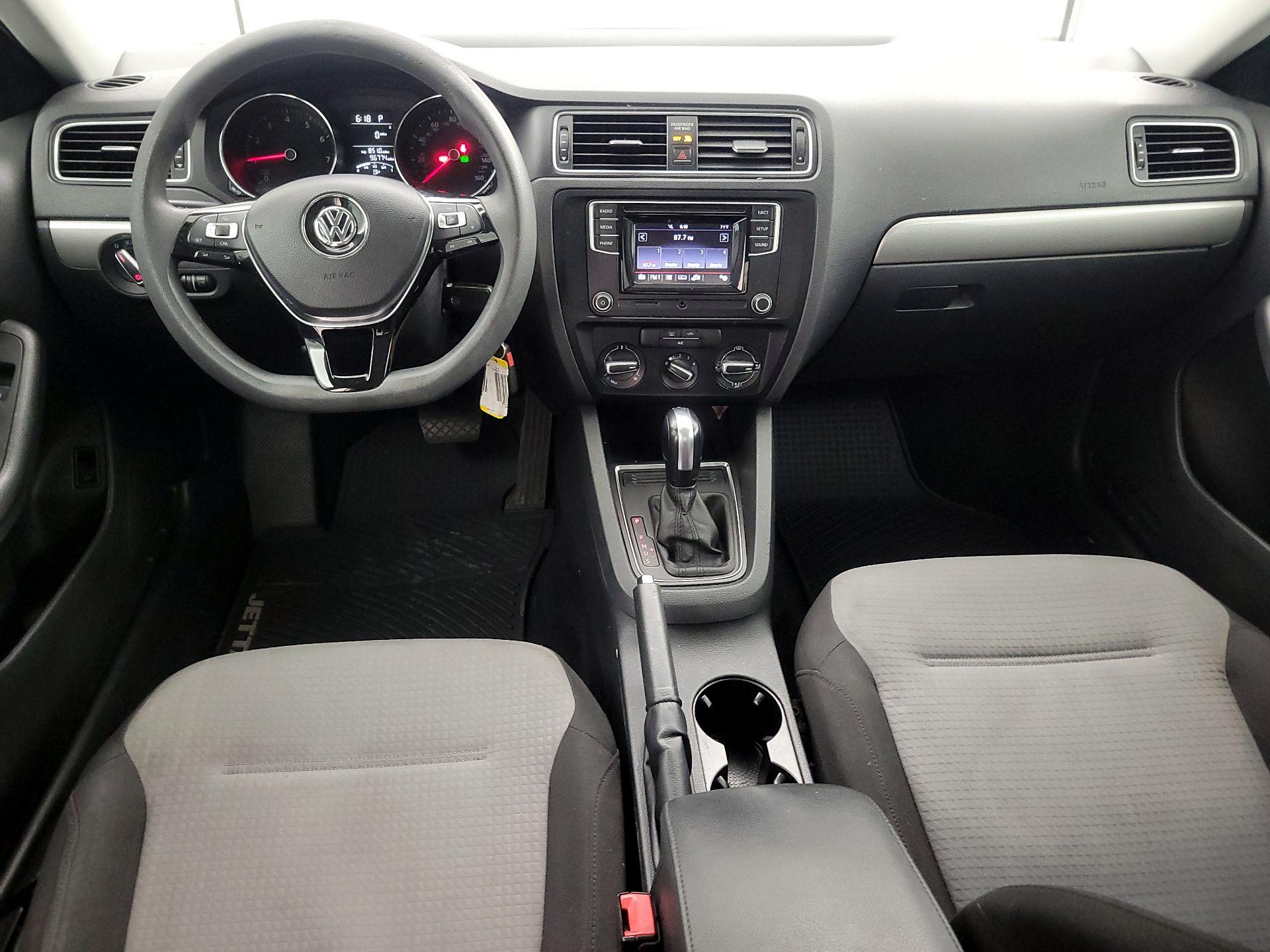 Thumbnail: 2017 Volkswagen Jetta - 9