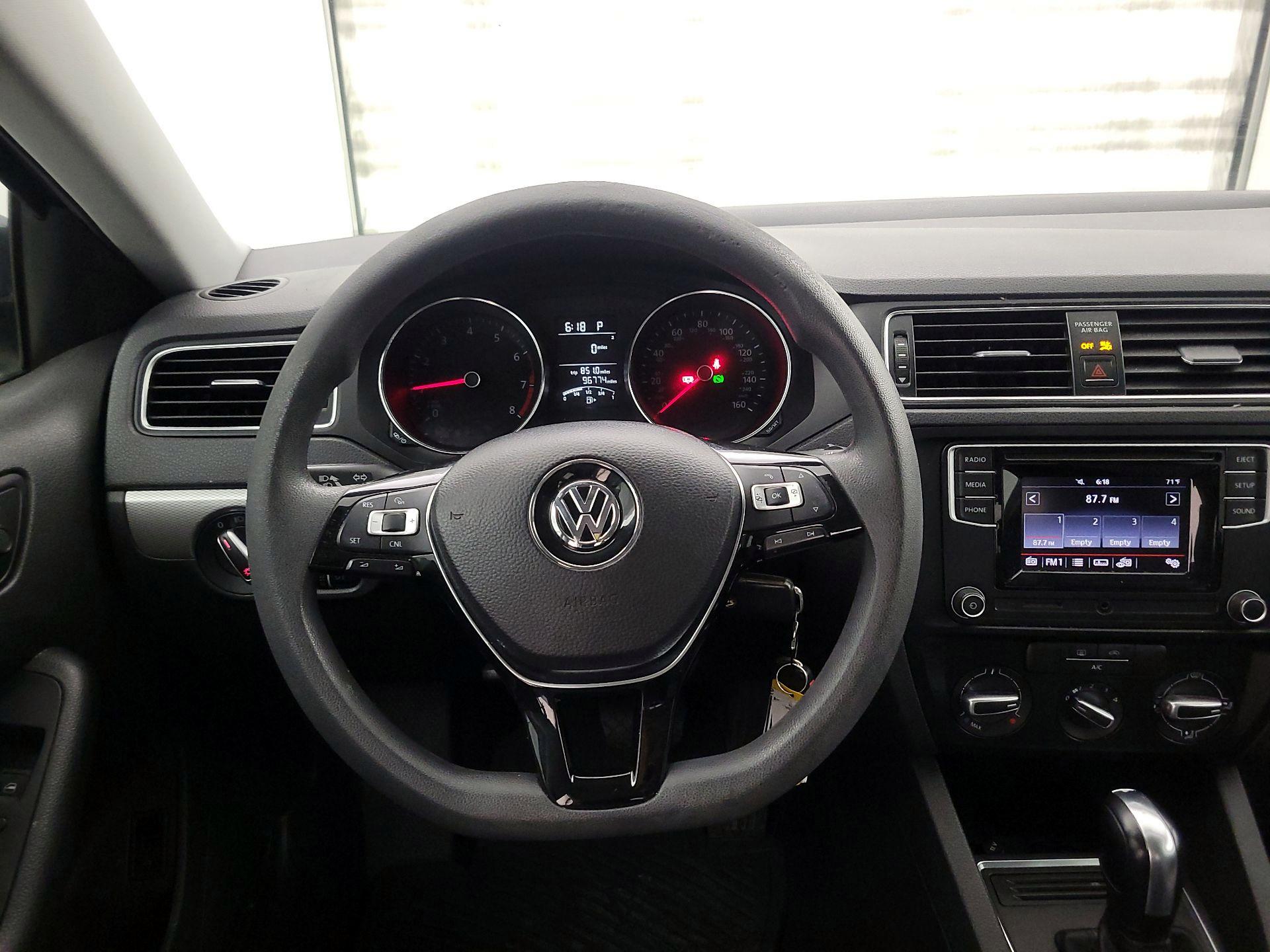 Thumbnail: 2017 Volkswagen Jetta - 10