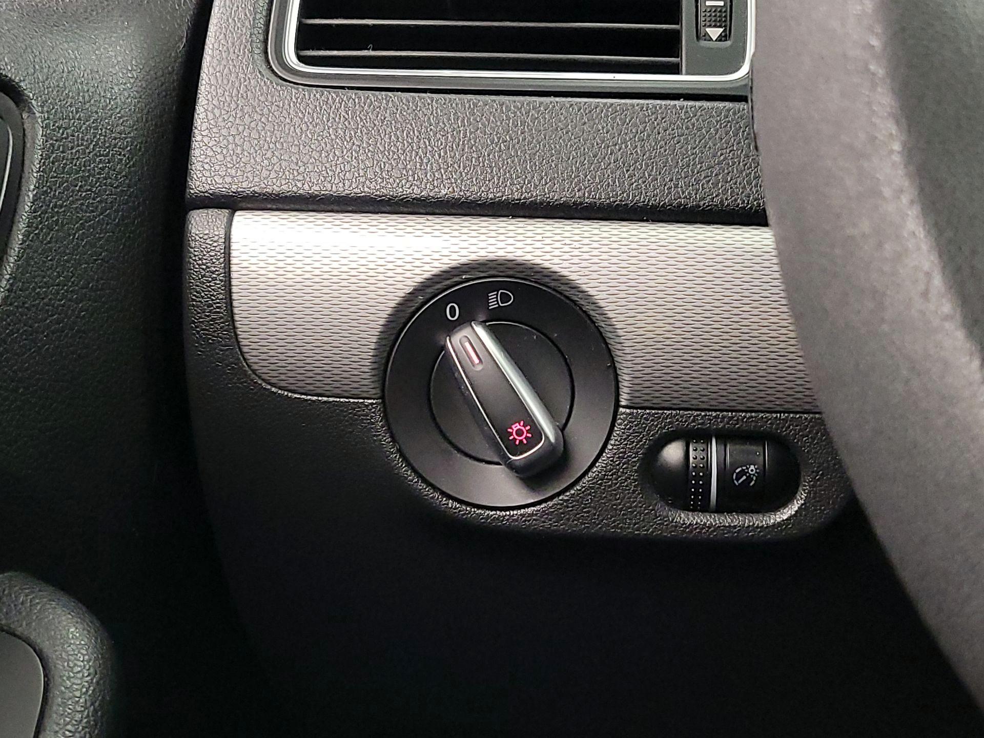 Thumbnail: 2017 Volkswagen Jetta - 13