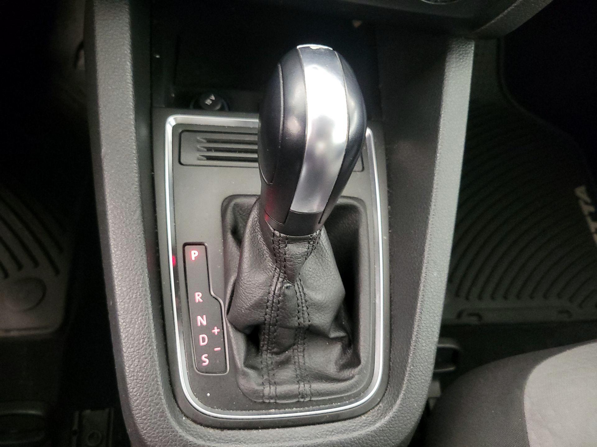 Thumbnail: 2017 Volkswagen Jetta - 17