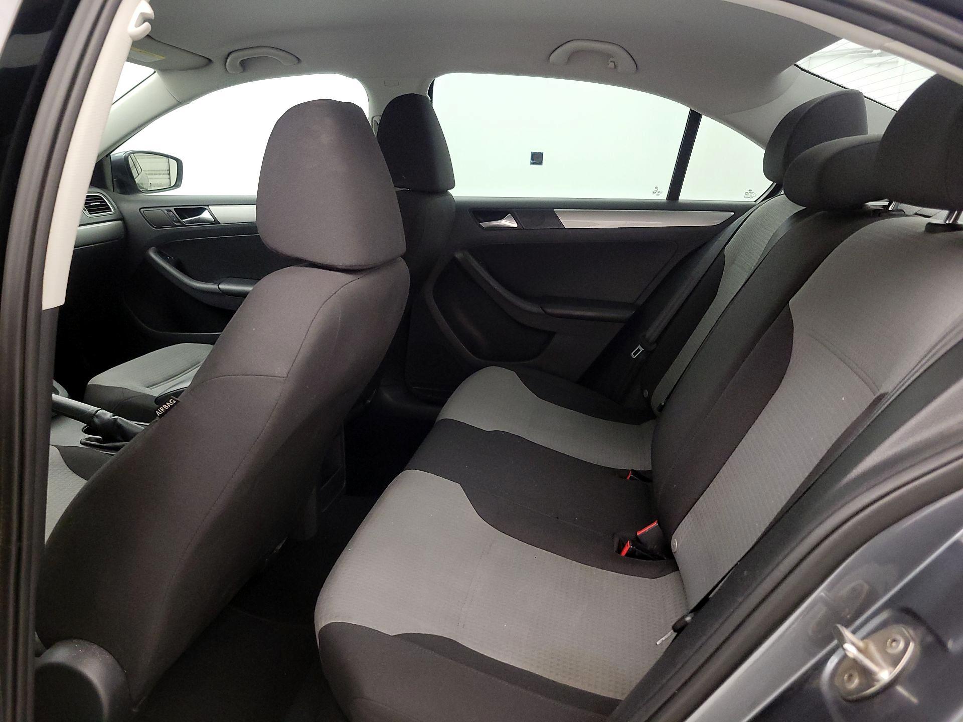 Thumbnail: 2017 Volkswagen Jetta - 18