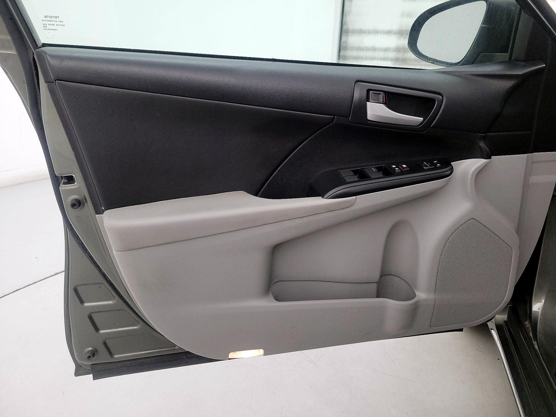 Thumbnail: 2014 Toyota Camry - 12